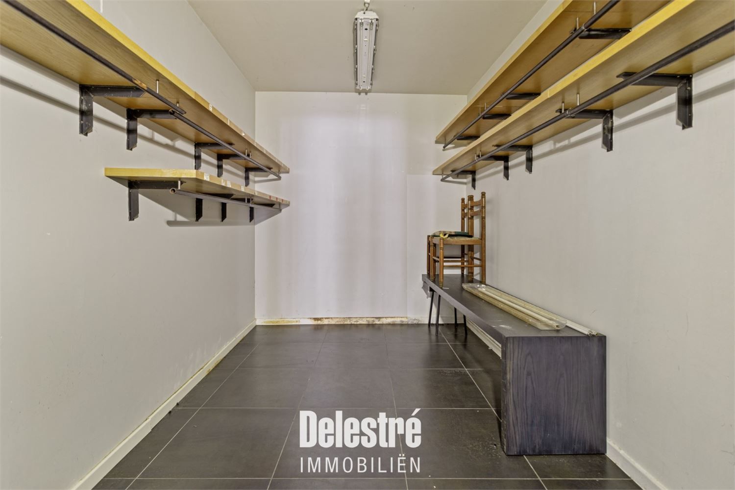 MODERN INSTAPKLAAR COMMERCIEEL GELIJKVLOERS BEVERSTRAAT foto 14