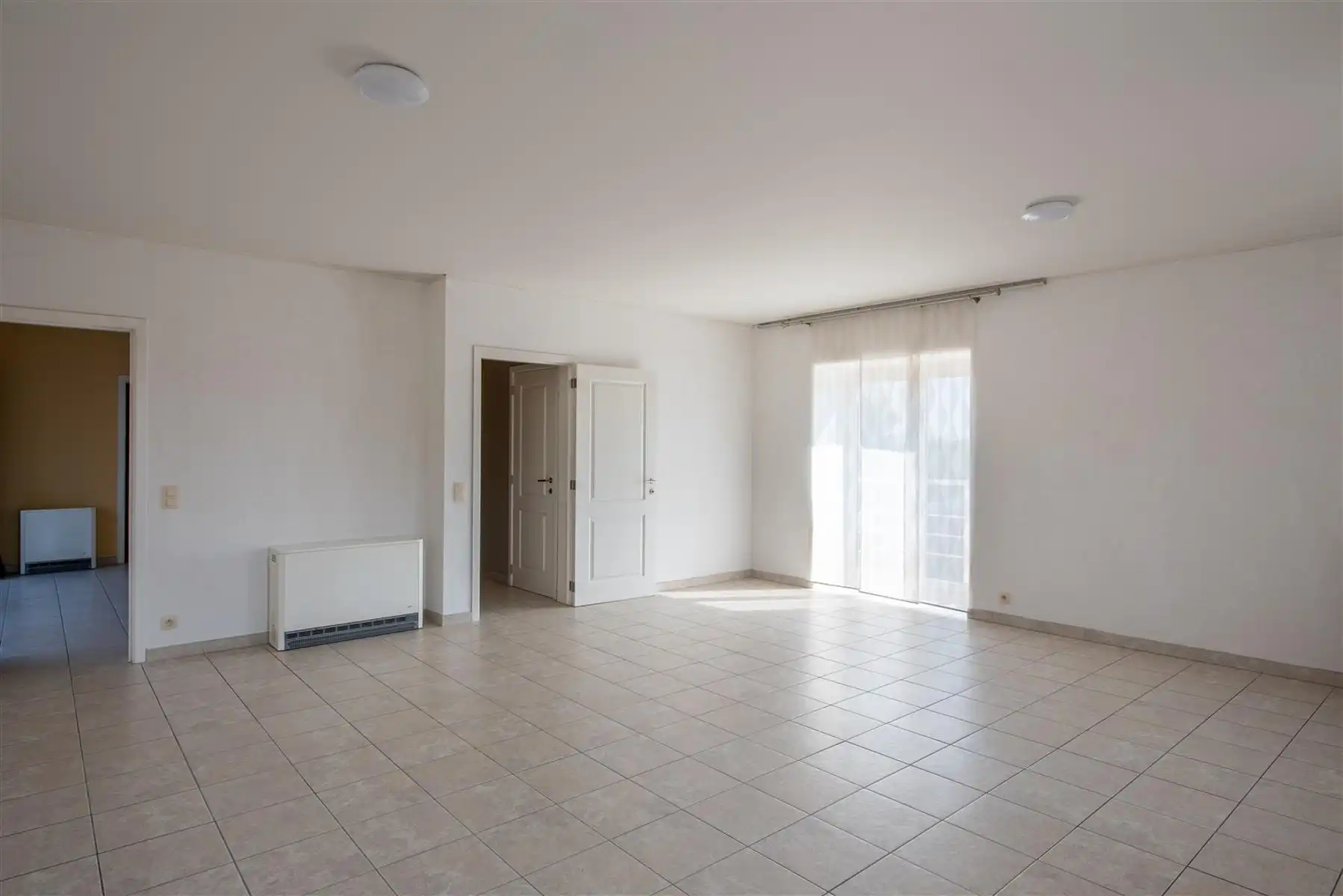 Appartement met parkeerplaats en terras foto 5