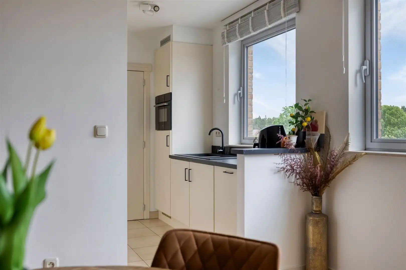 TE KOOP: Instapklaar duplexappartement met 3 slaapkamers en prachtig terras in hartje Zolder! foto 9