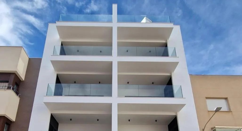 Wonen waar de zee je buur is: exclusieve appartementen in het hart van Guardamar foto {{pictureIndex}}