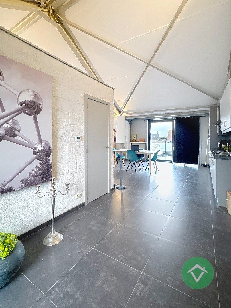 Lichtrijke Loft met 1 slaapkamer te Oostende foto 3