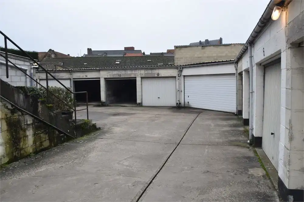 Centraal gelegen garagebox foto 2