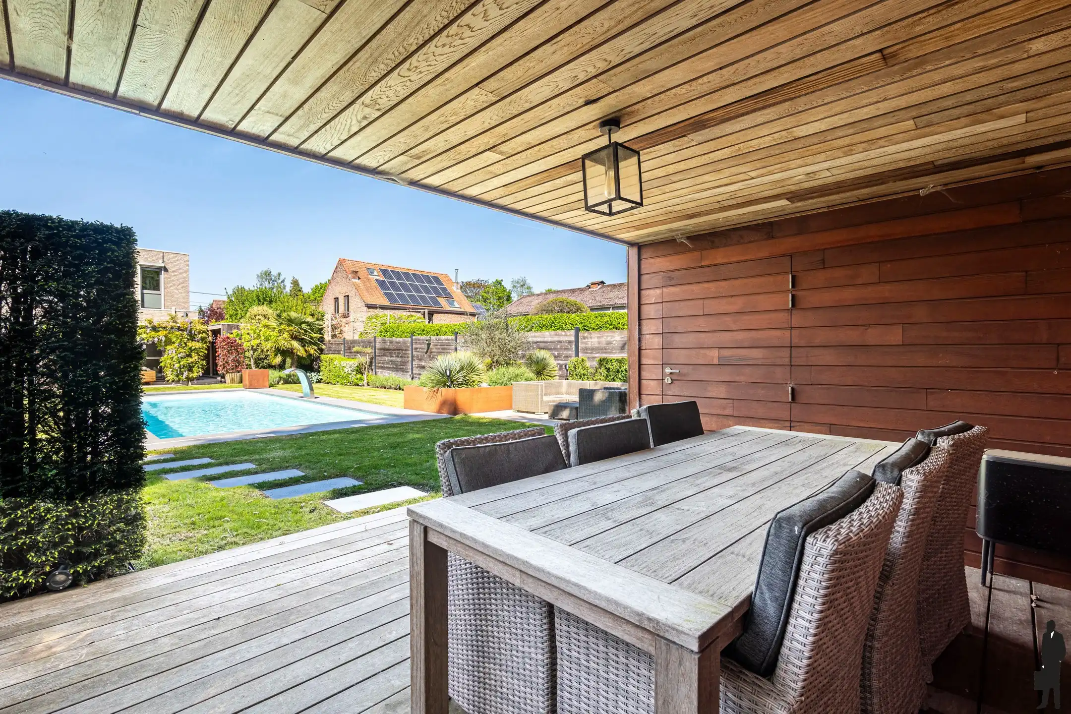 Luxueuze halfopen woning met verwarmd zwembad foto 13