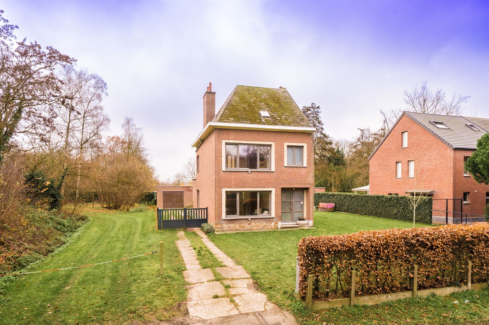 Ruime gezinswoning op perceel van 2.491m² in Mechelen-Zuid foto {{pictureIndex}}