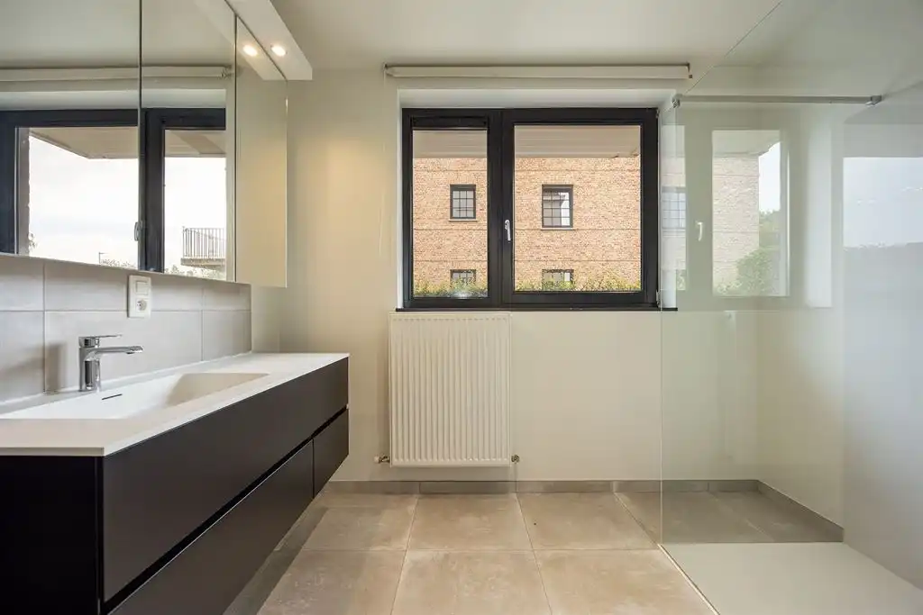Instapklaar gelijkvloers appartement met tuin foto 15