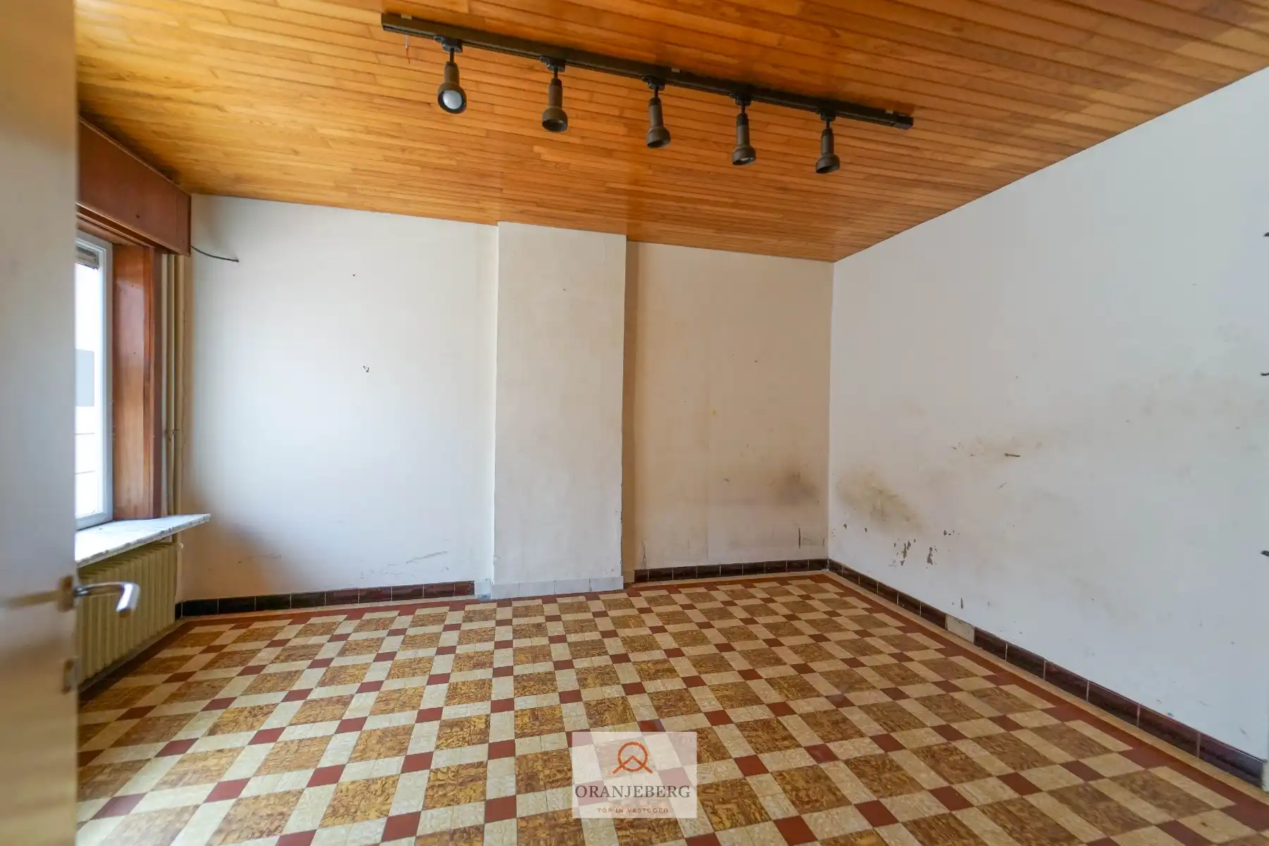 Ideaal te renoveren rijwoning + werkplaats + garage + tuin voor 591m² foto 9