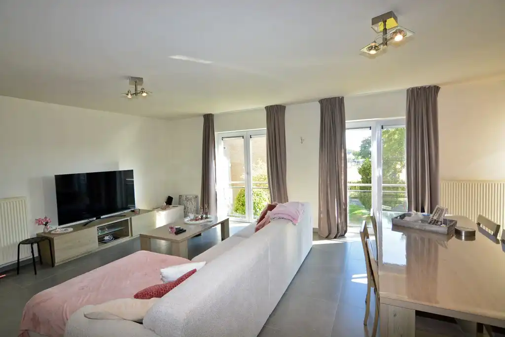 Appartement (104 m²) met 2 slpks, garage en kelderberging. foto 3