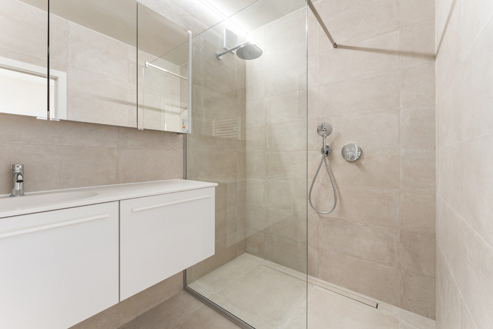 SCHITTEREND VERNIEUWD 2 SLPK APP MET ZIJDELINGS ZICHT OP ZEE foto 13