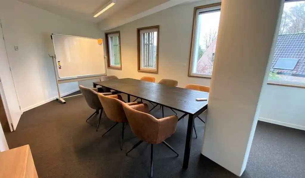 Instapklare kantoorruimte met terras te huur aan afrit E40 in Sint-Denijs-Westrem  foto 3