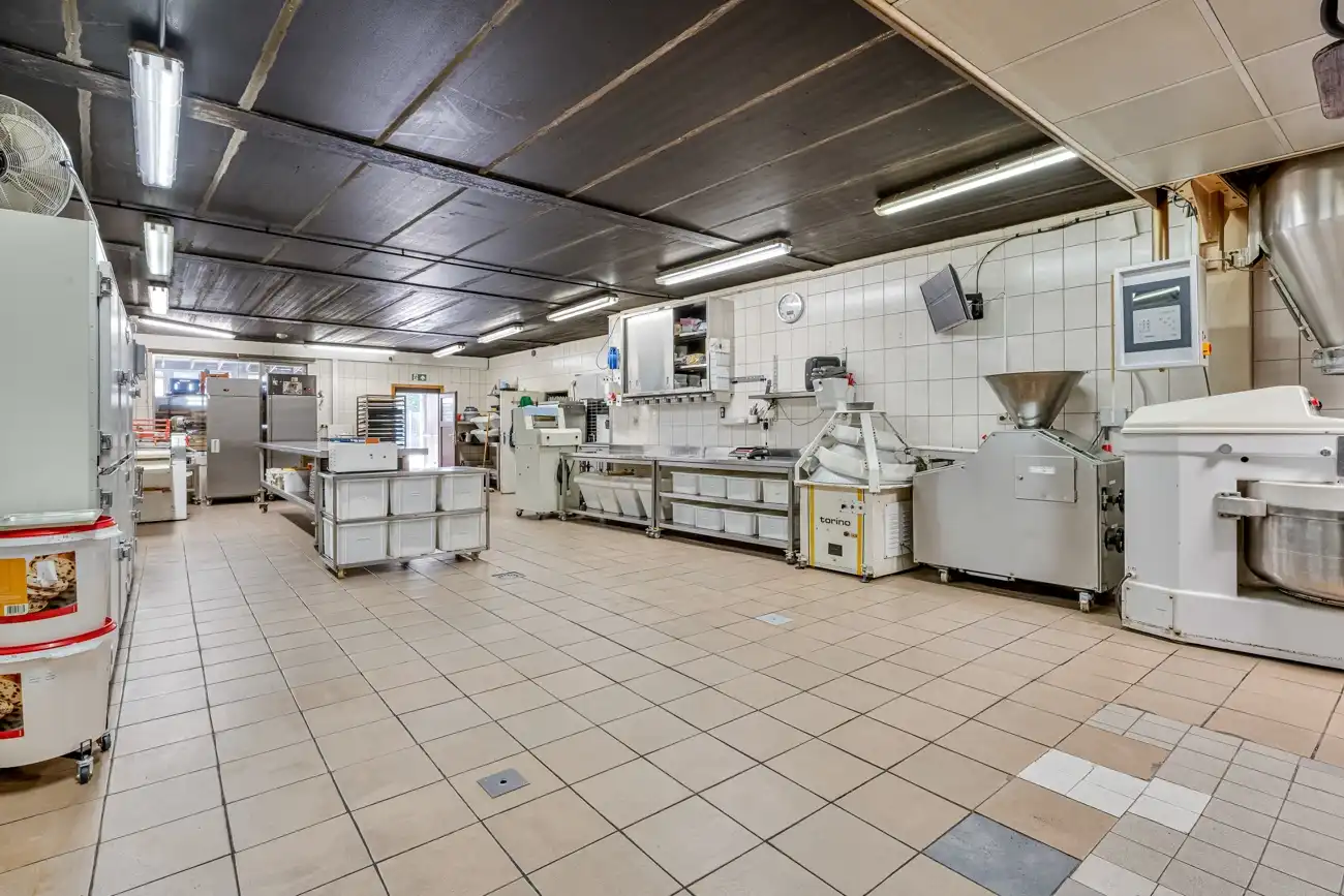 Te renoveren halfopen woning met inpandige garage, grote werkruimte (ca. 145m²) en aangename tuin met open zicht in Ertvelde! foto 22