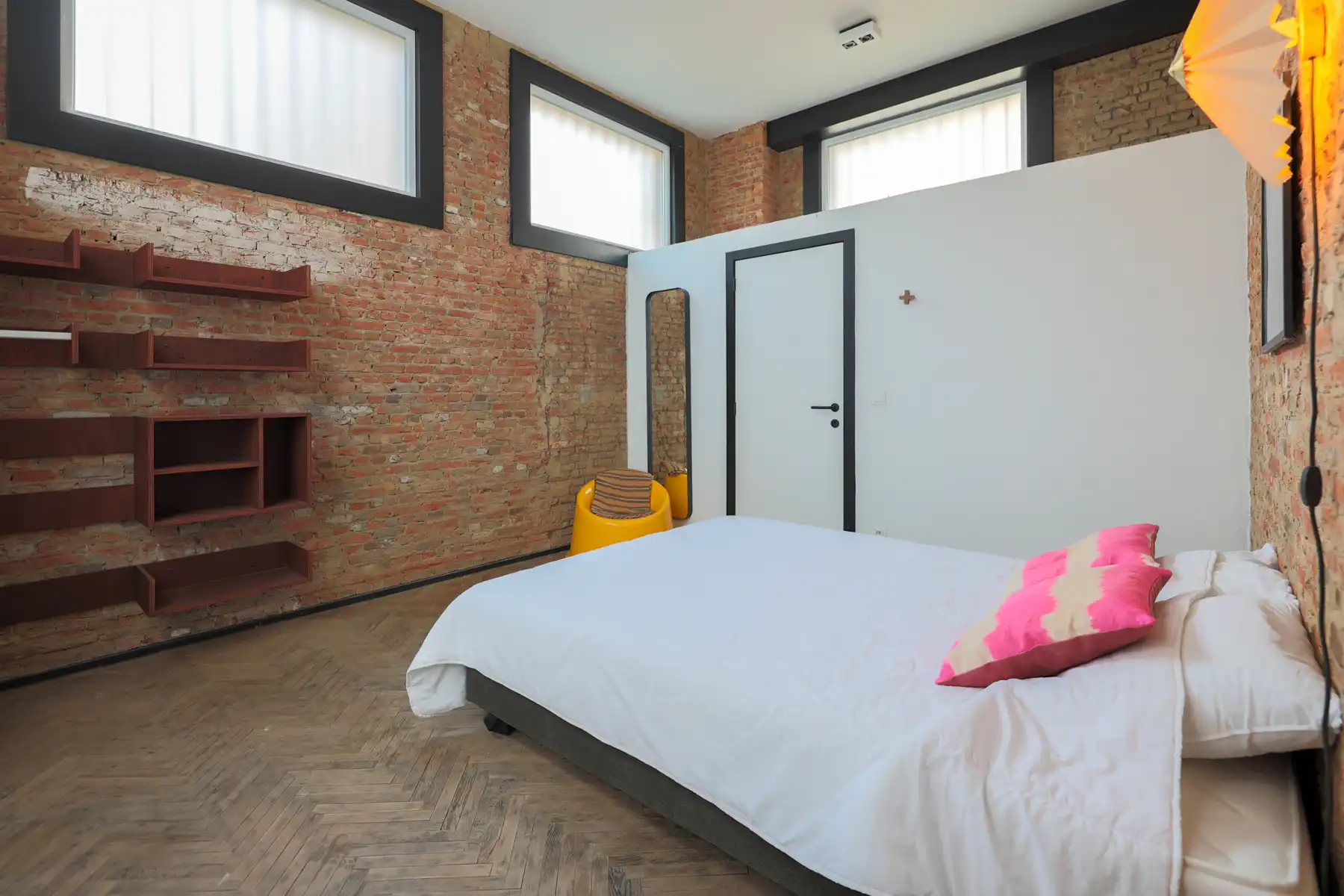 Ruim en lichtrijk triplex-atelier in de stad foto 13