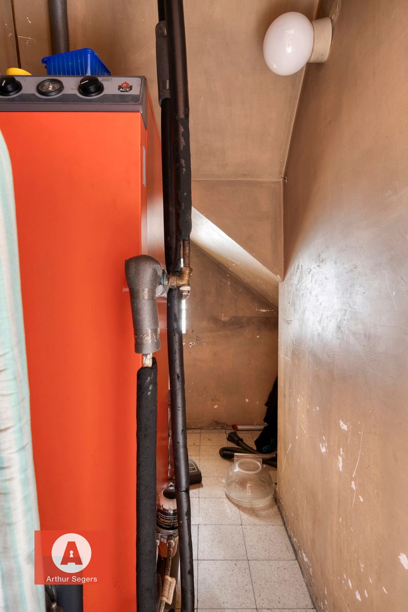 Op te frissen woning in rustige wijk met garage foto 23