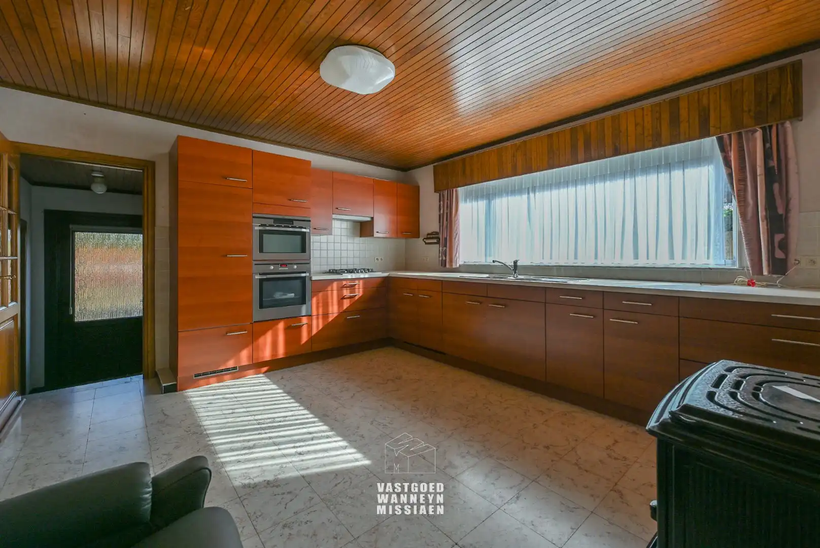 Te renoveren gelijkvloerse woning met  3slpk, garage, tuin op 1290m2 foto 12