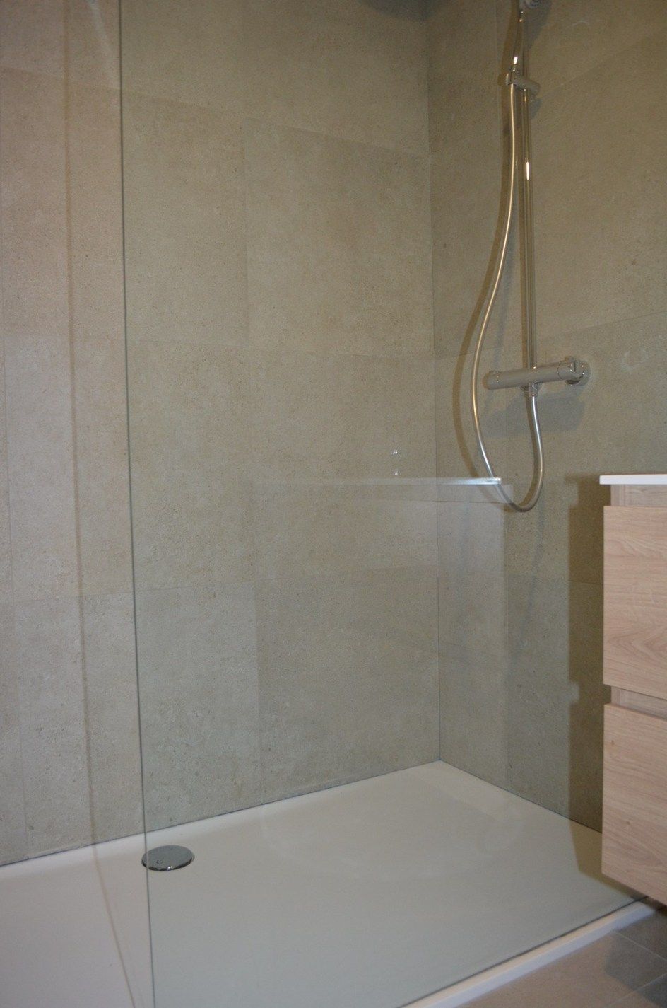 Wonen aan 't kanaal in Residentie Bakboord in een 2 slpk appartement met ruim terras.  Lift aanwezig. foto 10