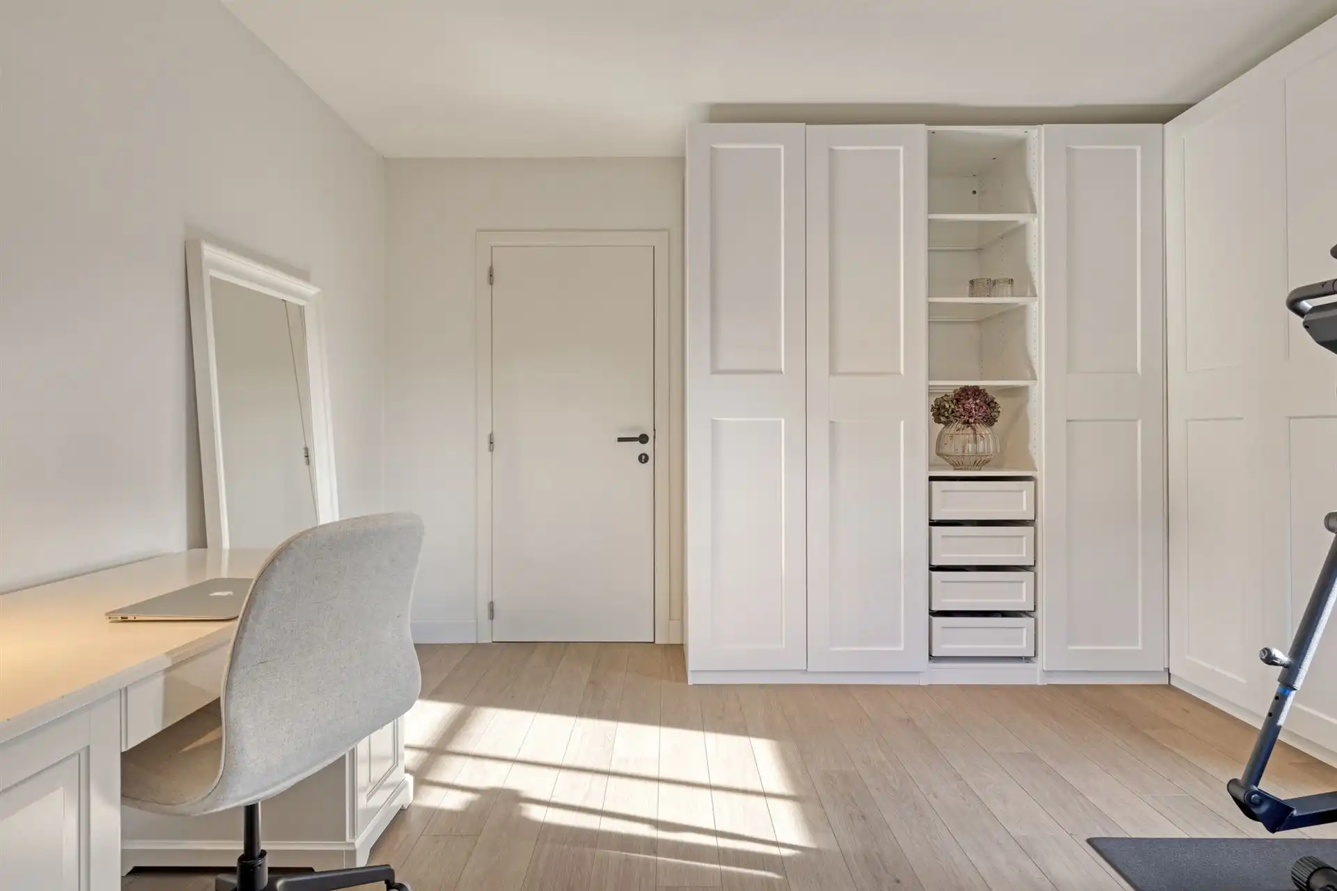 Instapklare woning met 3 slaapkamers, tuin en garage. foto 15