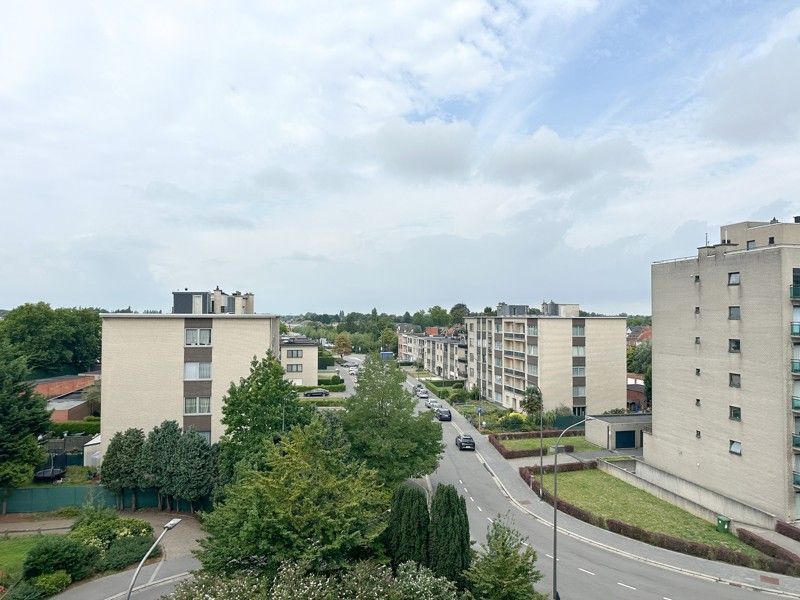 Instapklaar appartement met twee slaapkamers, terras en optionele garagebox in Sint-Niklaas foto 2
