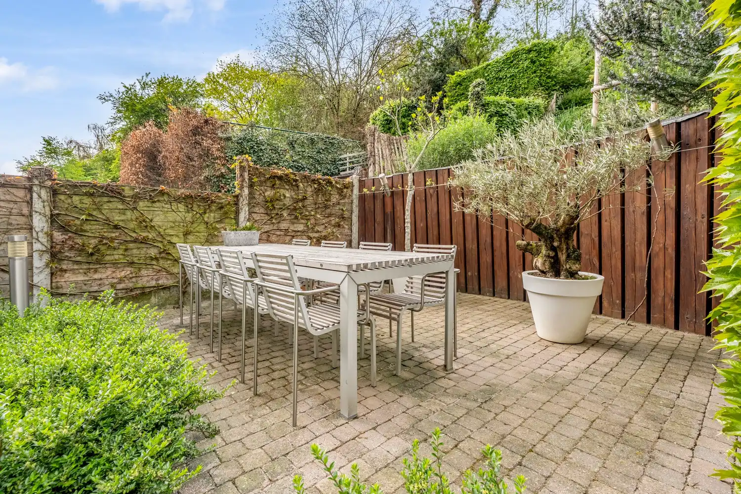 Grondig en stijlvol gerenoveerde burgerwoning met 5 slaapkamers, 3 badkamers en een tuin te centrum Leuven! foto 15