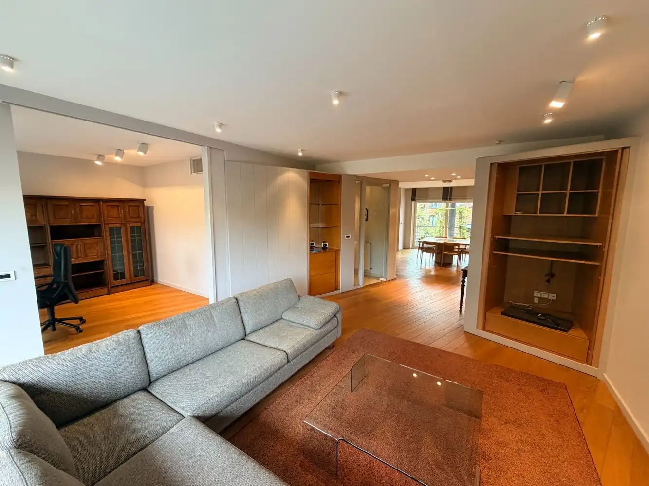 Bemeubeld 2-slaapkamerappartement van 150m² met 2 terrassen en zicht op de Dijle. foto 5