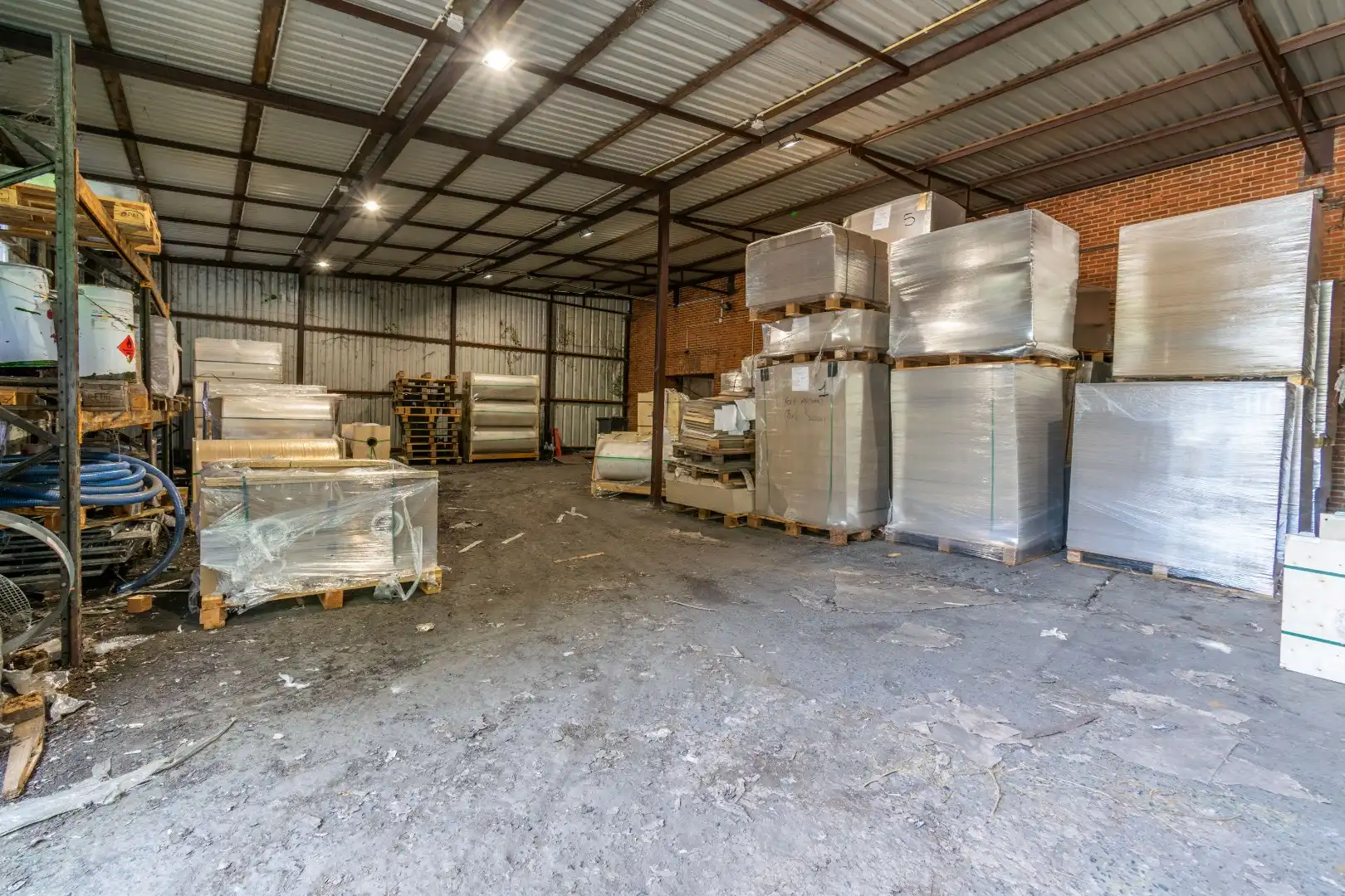 ZEER RUIME LOODS (3000m²) + WONING/BUREEL ! foto 9