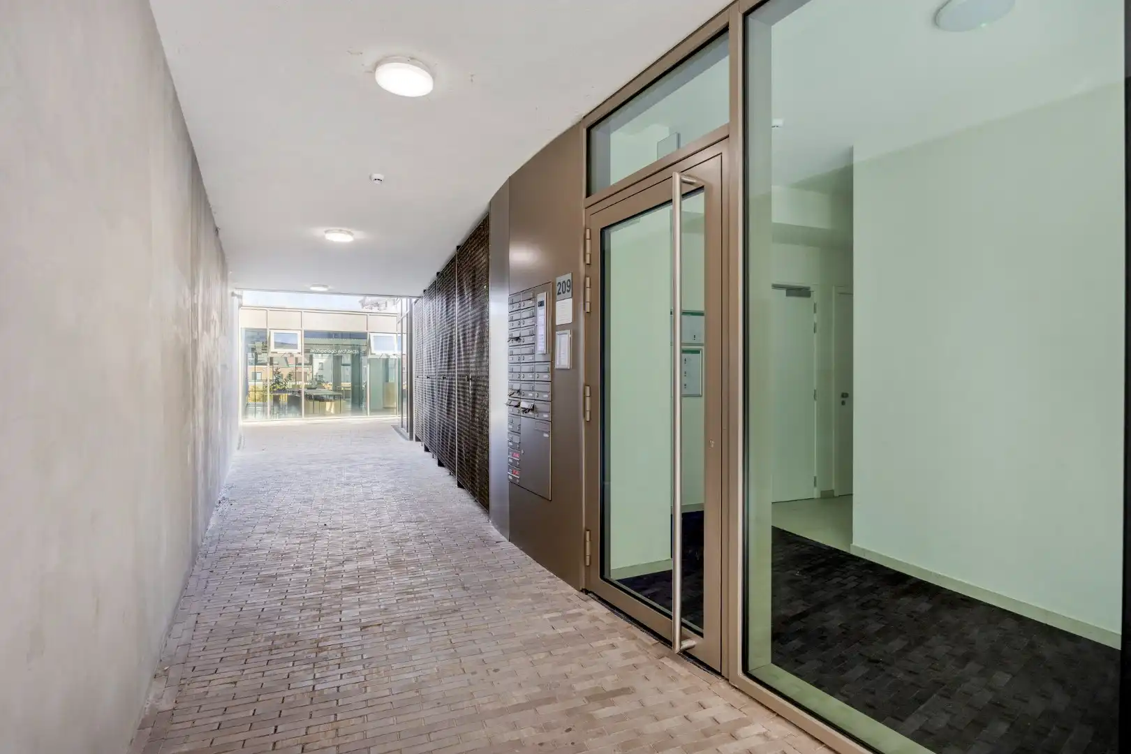Bemeubelde studio met terras en kelderberging in het centrum van Leuven! - EPC 50 kWh/m² - bewoonbare opp. 37,5 m² foto 3