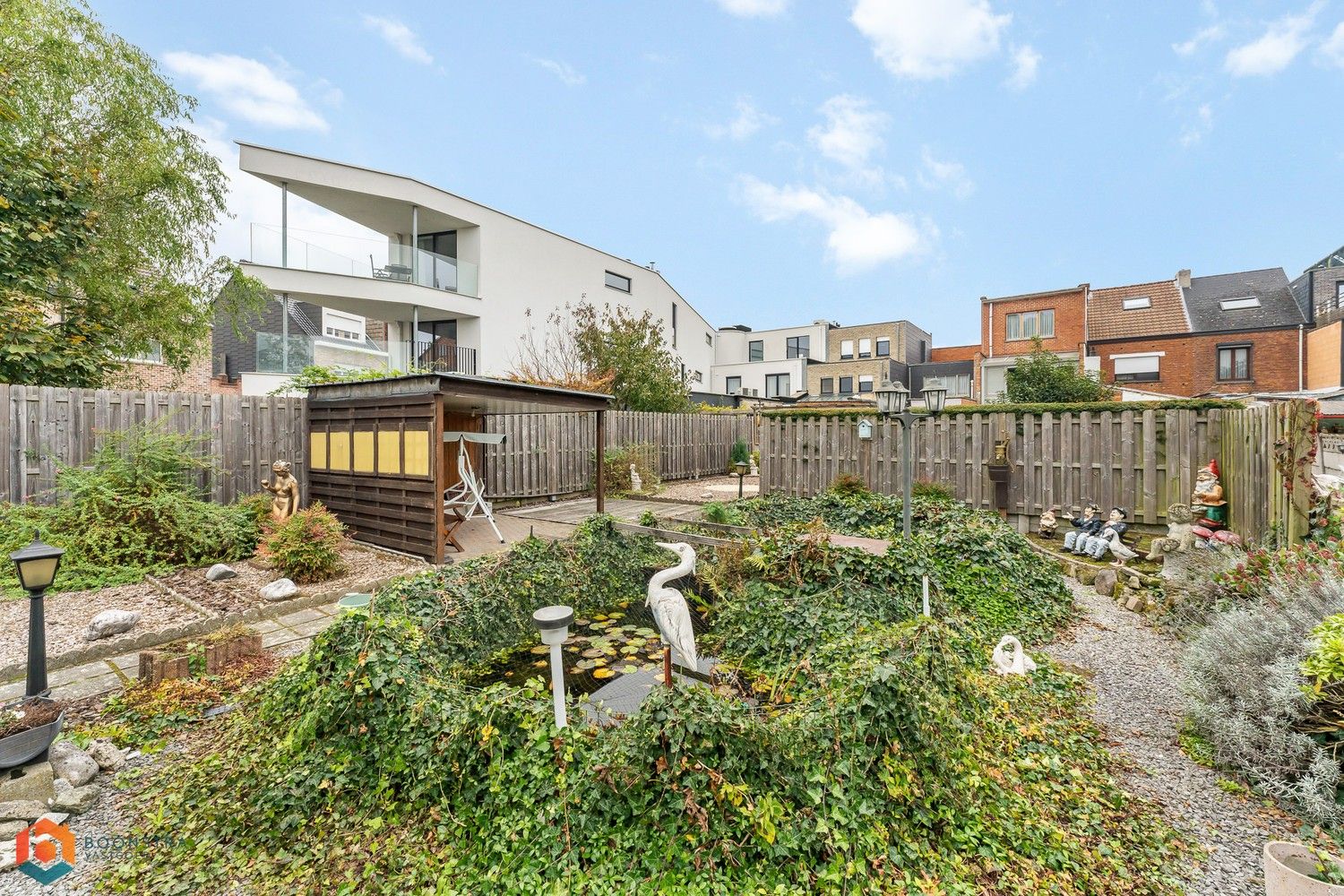 Te renoveren woning met veel mogelijkheden en achteruitgang met dubbele garage foto 18