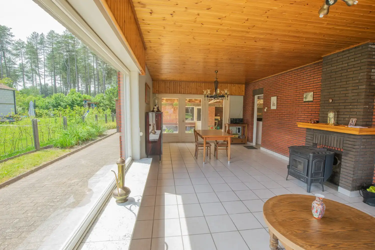 Volledig gelijkvloerse alleenstaande woning op een ruim perceel van 16a 83ca foto 6