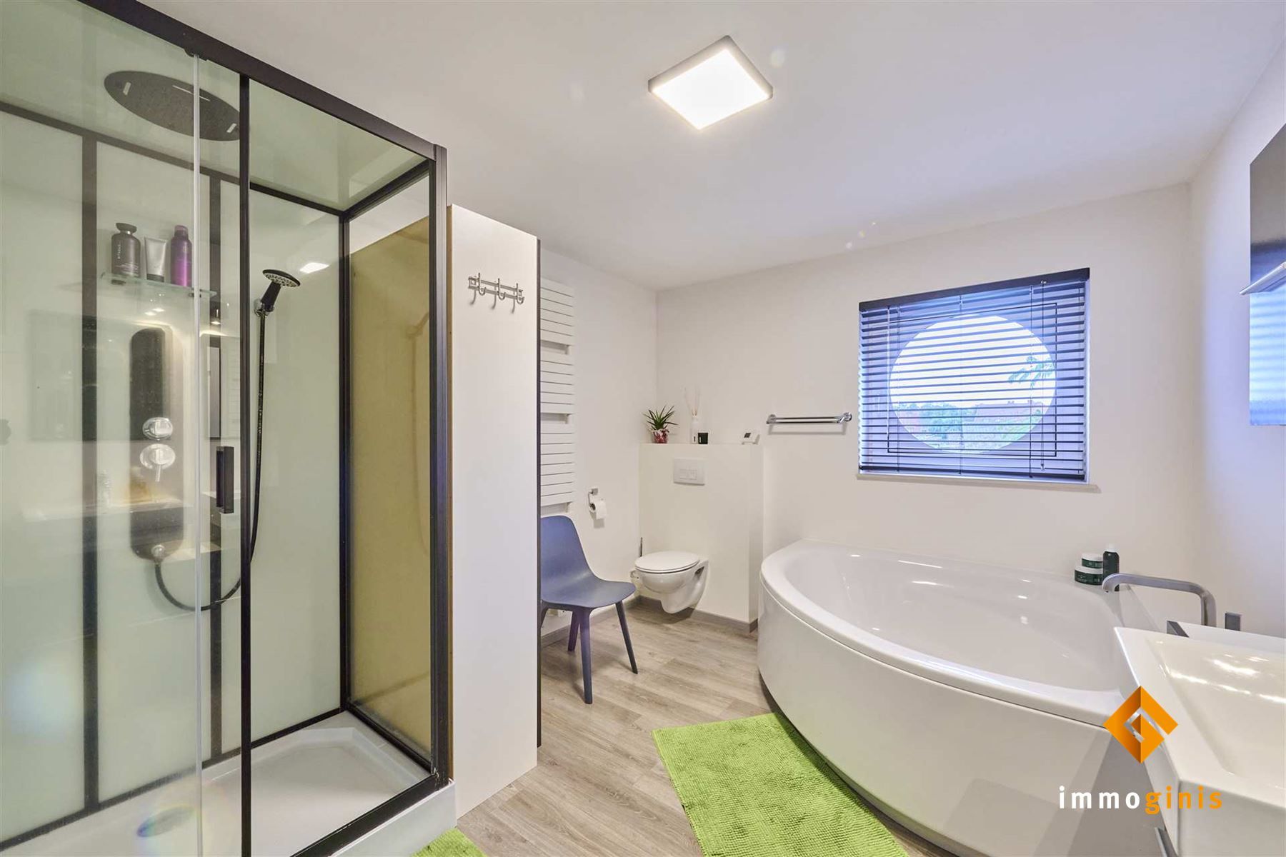Recente, moderne woning met 3 à 4 slaapkamers en zwembad op perceel van 5a01ca, in een doodlopende straat. foto 14