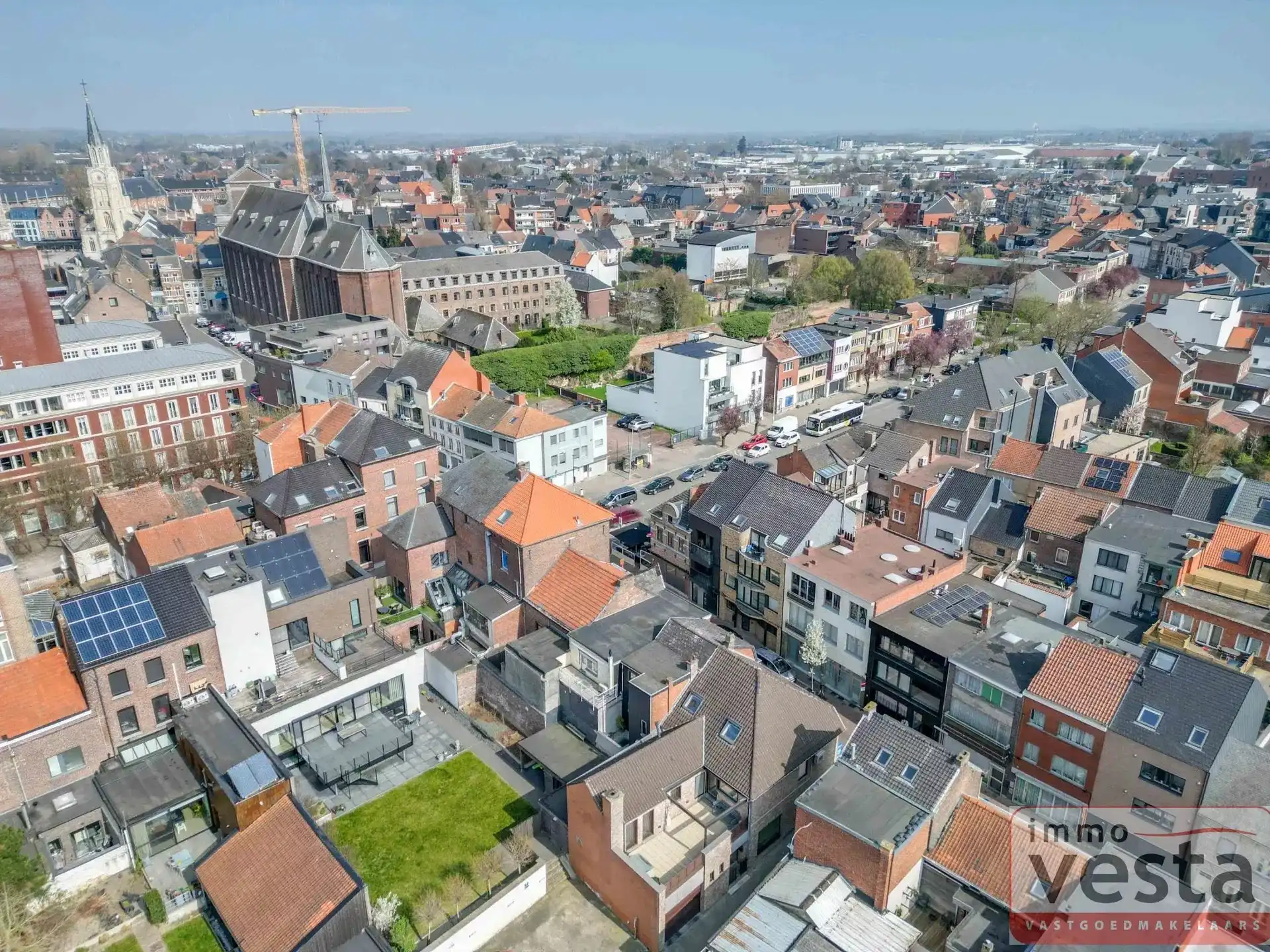 Goedgelegen, volledig gerenoveerd handelspand met woonst foto 26