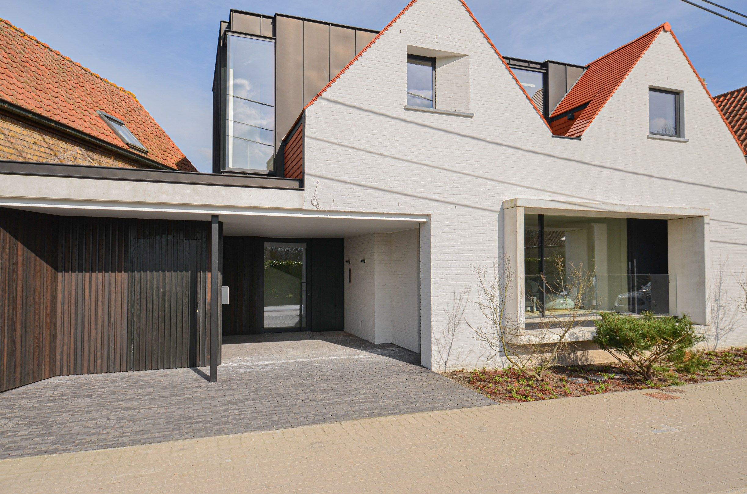 Exclusieve  nieuwbouwwoning afgewerkt met buitengewone materialen en design. foto 38