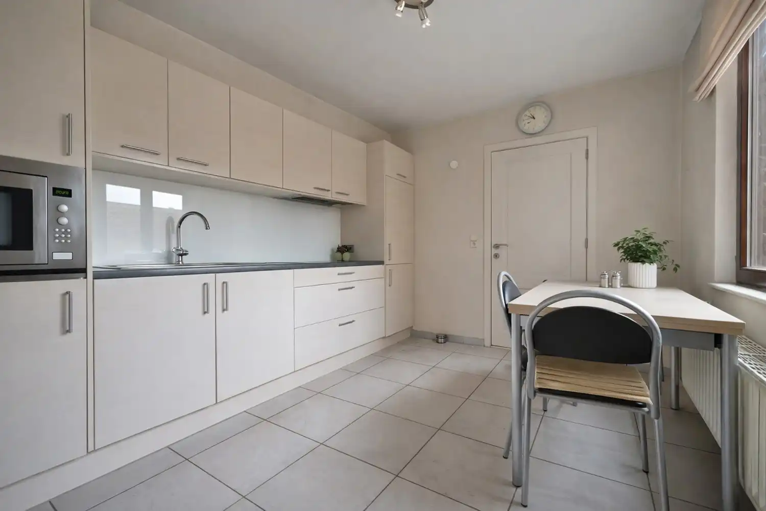 Charmante halfopen bebouwing vlakbij Maastricht met uitbreidingsmogelijkheden. foto 9