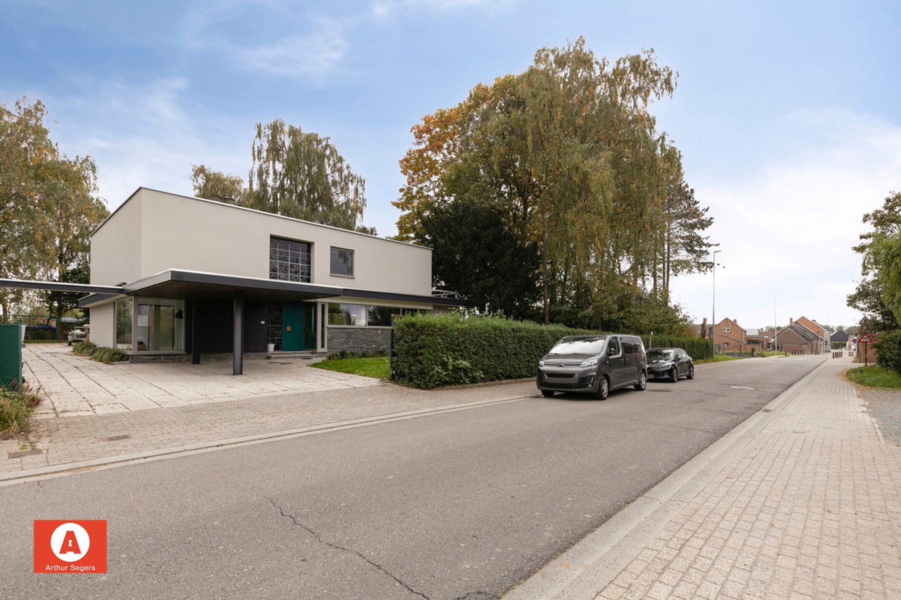 Energiezuinige open bebouwing met 5 slaapkamers en praktijk foto 2