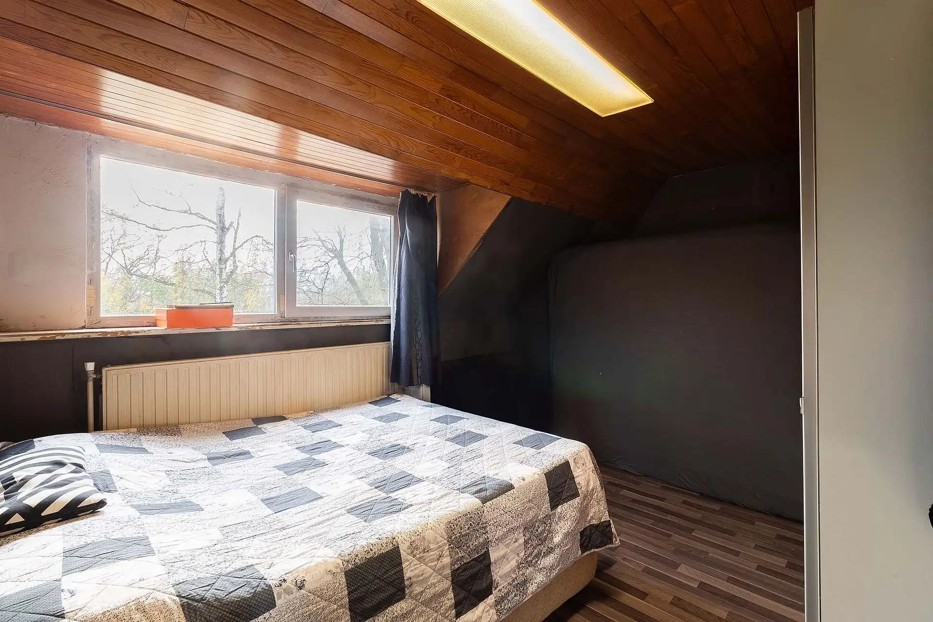Ruime rijwoning met vijf slaapkamers en tuin foto 12