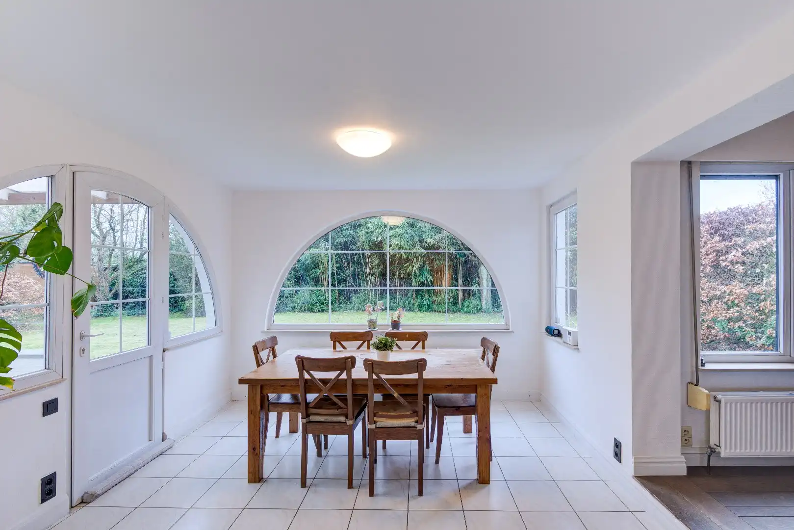 Half open woning in Schilde met zonnige tuin op het zuidwesten, terras en 4 slaapkamers, 1 badkamer en 4 parkeerplaatsen foto 8