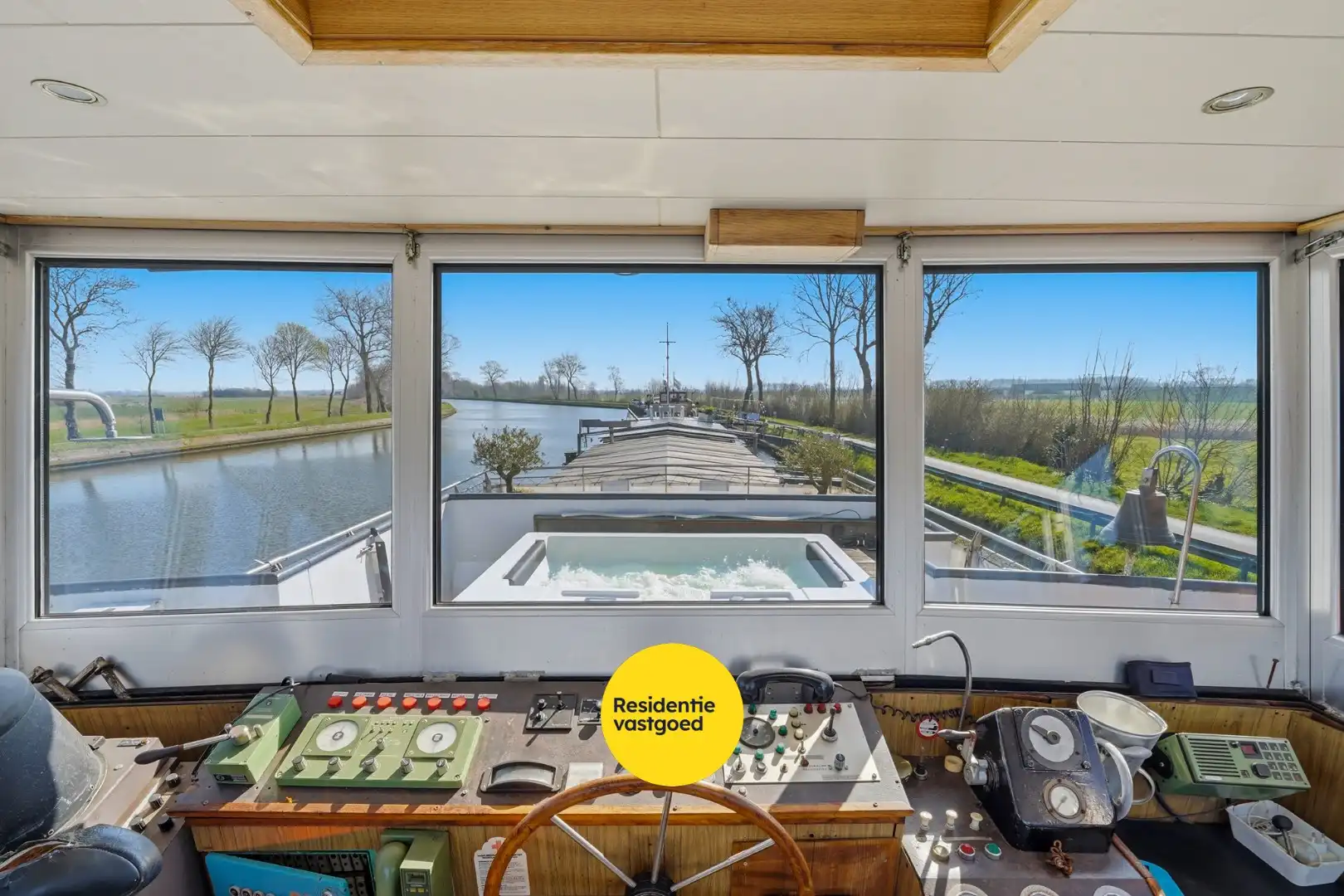 Unieke woonboot met B&B en vergunde ligplaats in Plassendale foto 46