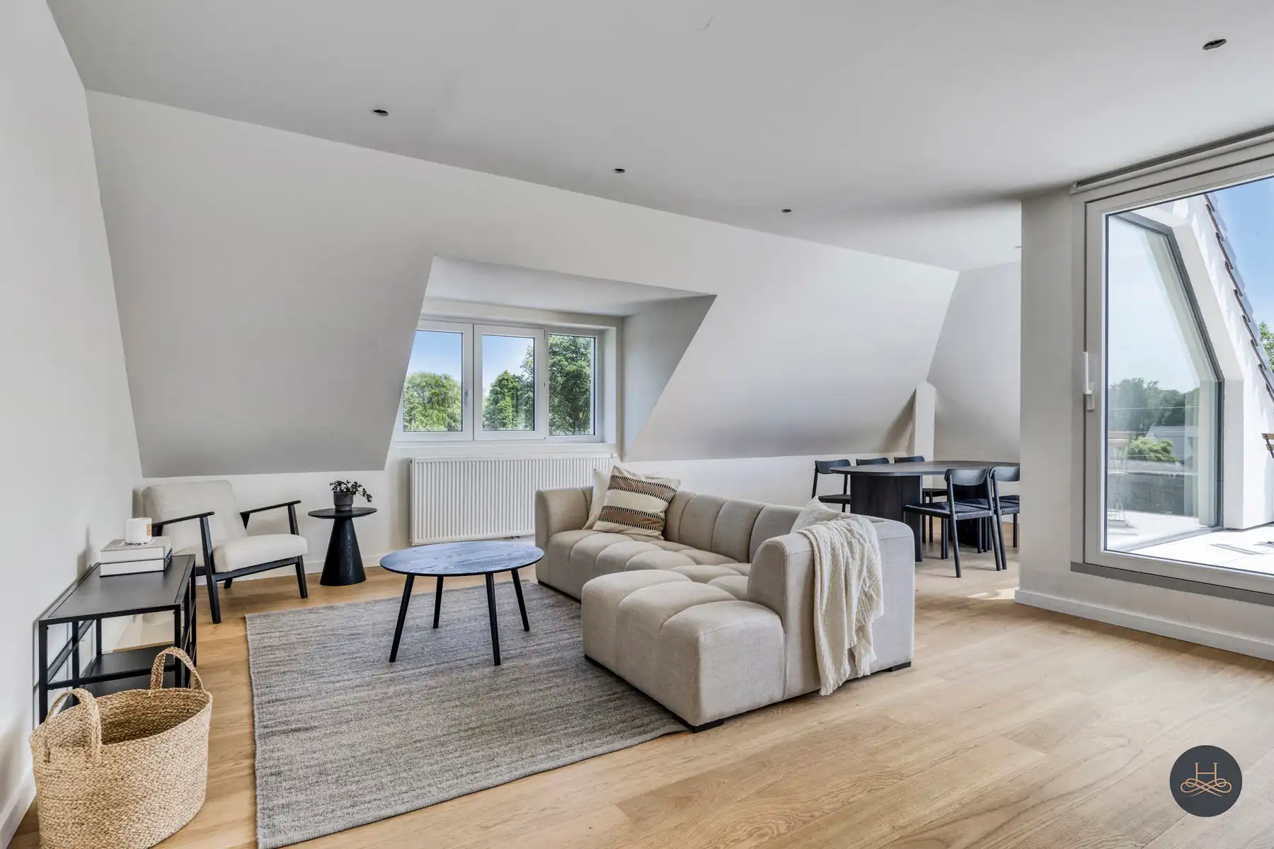 Kwalitatief afgewerkte penthouse tegenover Bloso-domein foto {{pictureIndex}}