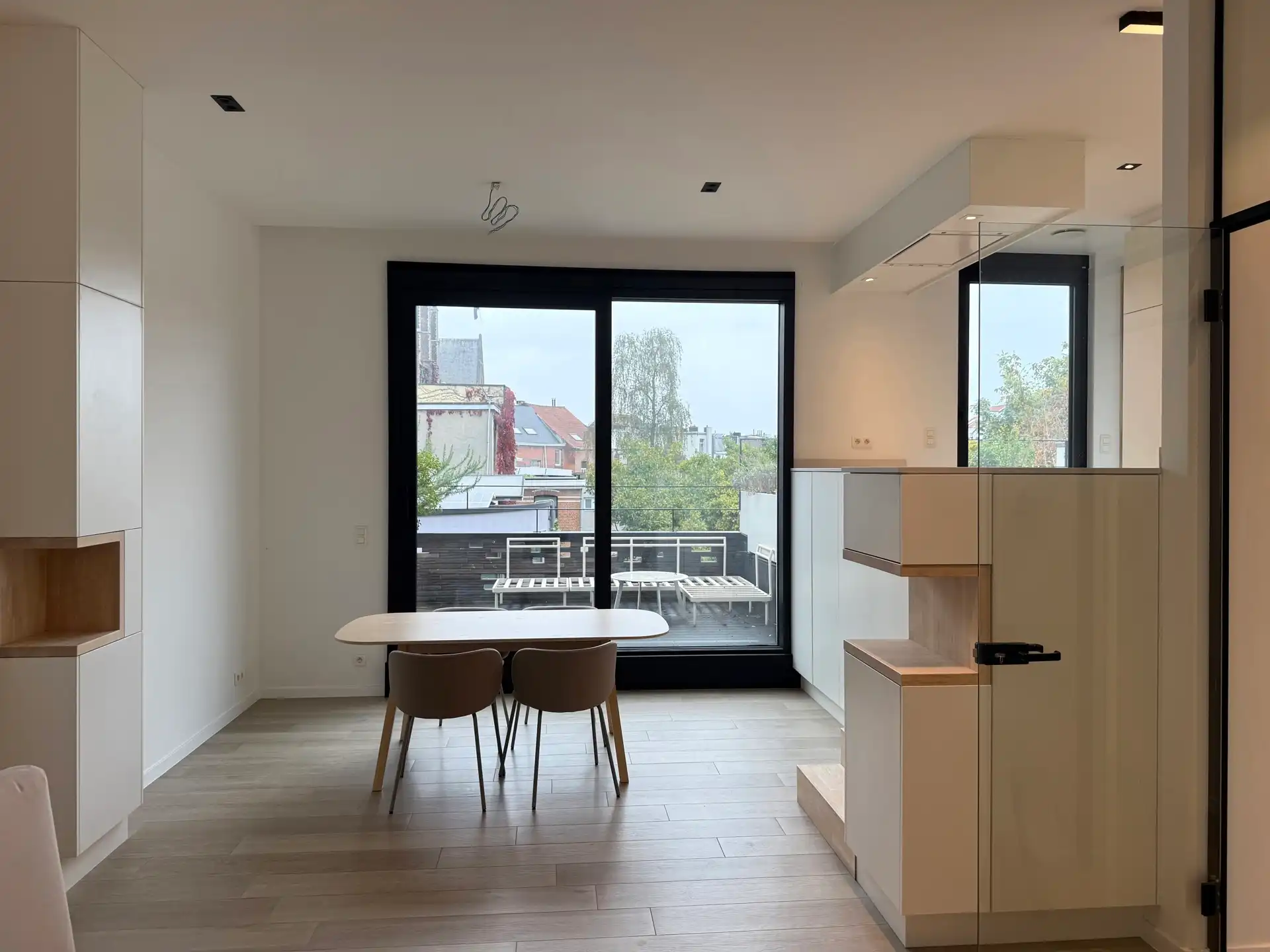 Prachtig gerenoveerd BEN- appartement met 2 slaapkamers en mooi terras te Antwerpen Berchem foto 2