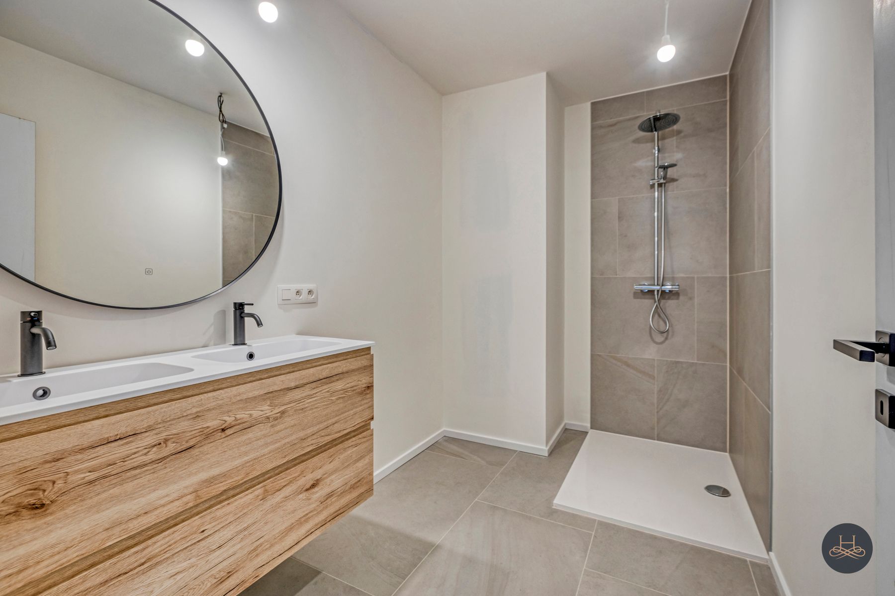 Uniek, ruim dakappartement met staanplaats en zicht op groen foto 16