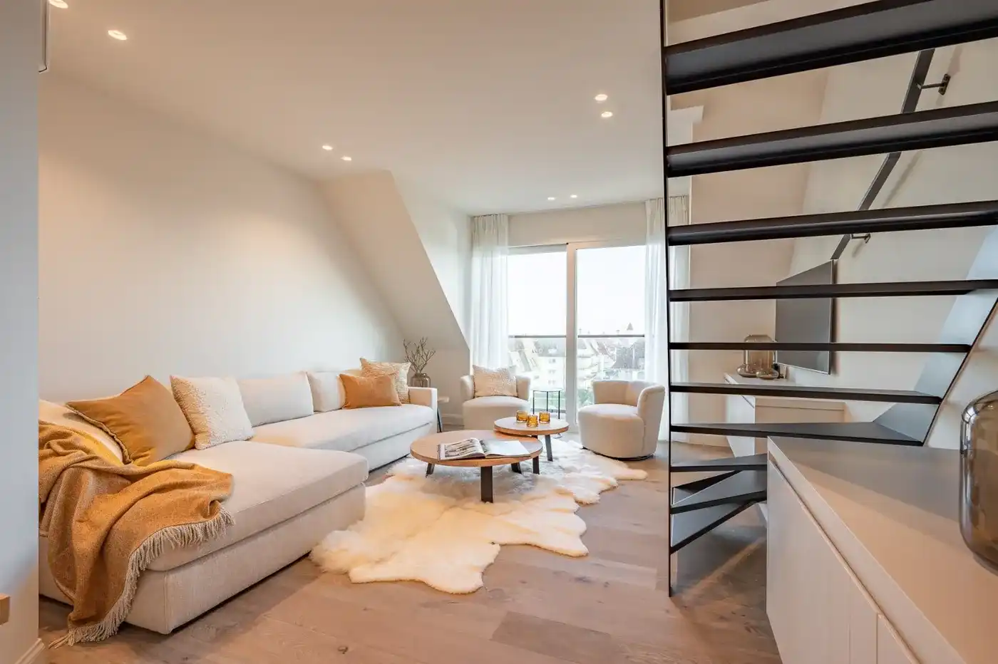 Nieuwbouw duplex/penthouse in hartje Zoute genietend van prachtige open zichten op de minigolf en zeezicht.  foto 3