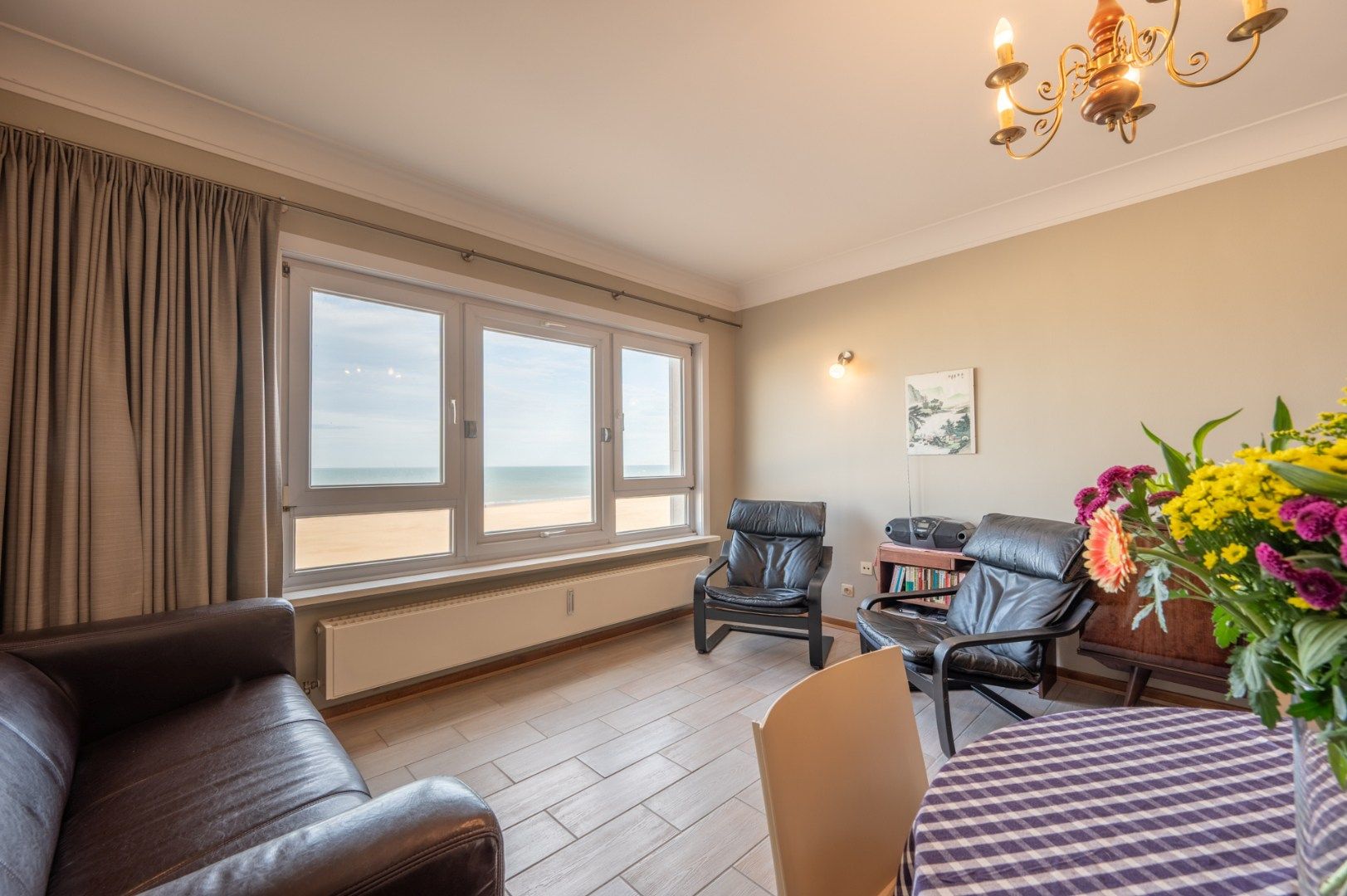 Centraal gelegen appartement met FRONTAAL ZEEZICHT foto 7