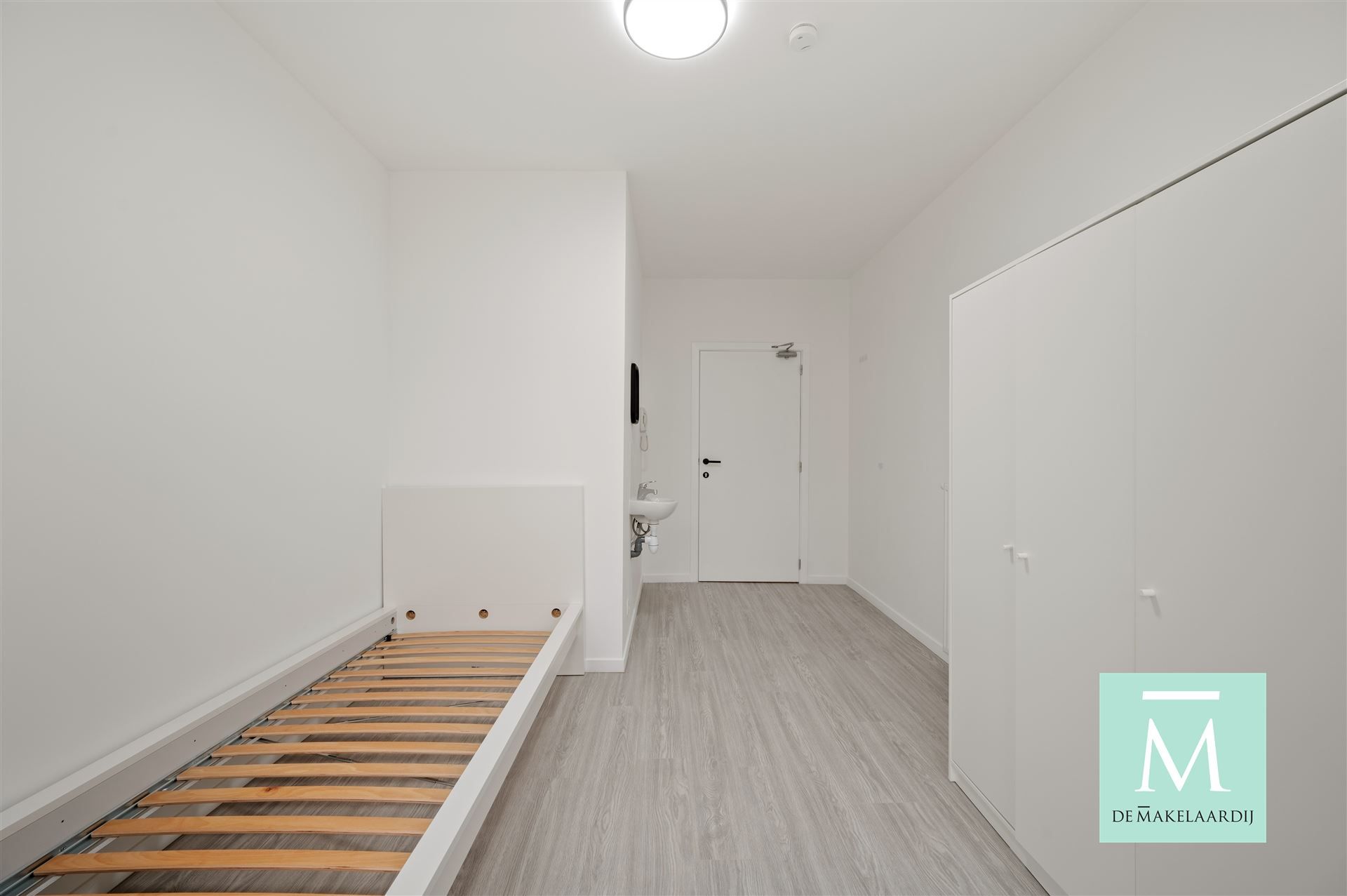 STUDENTS ONLY! Gemeubelde studentenkamer in hartje Mechelen - EERSTE BEWONING NA RENOVATIE  foto 2