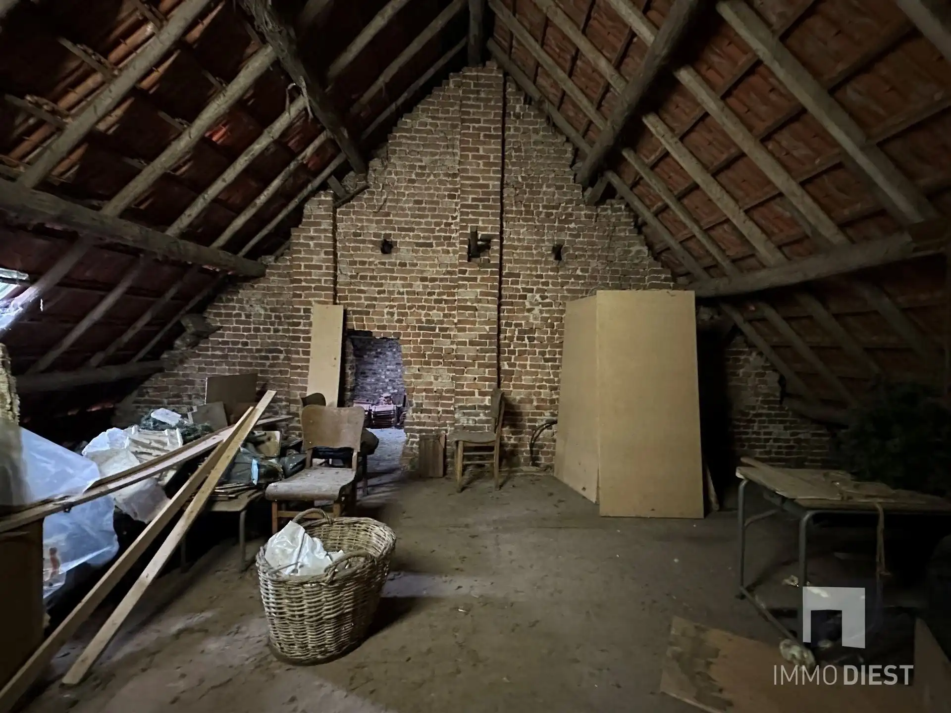 Woning met grote garage en stalling foto 25