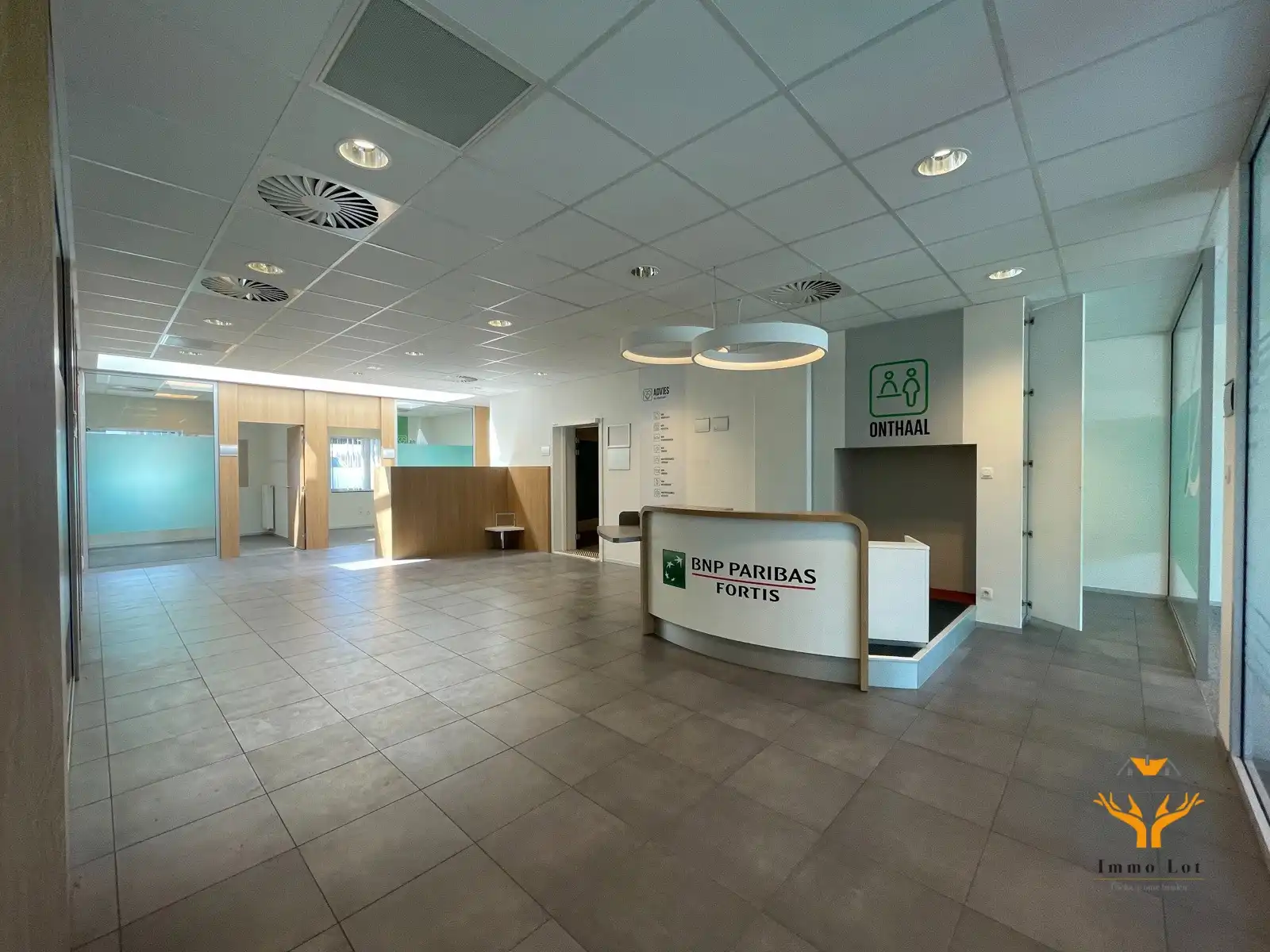 Te huur: handelsruimte van 228m² op toplocatie in Berlare  foto 9