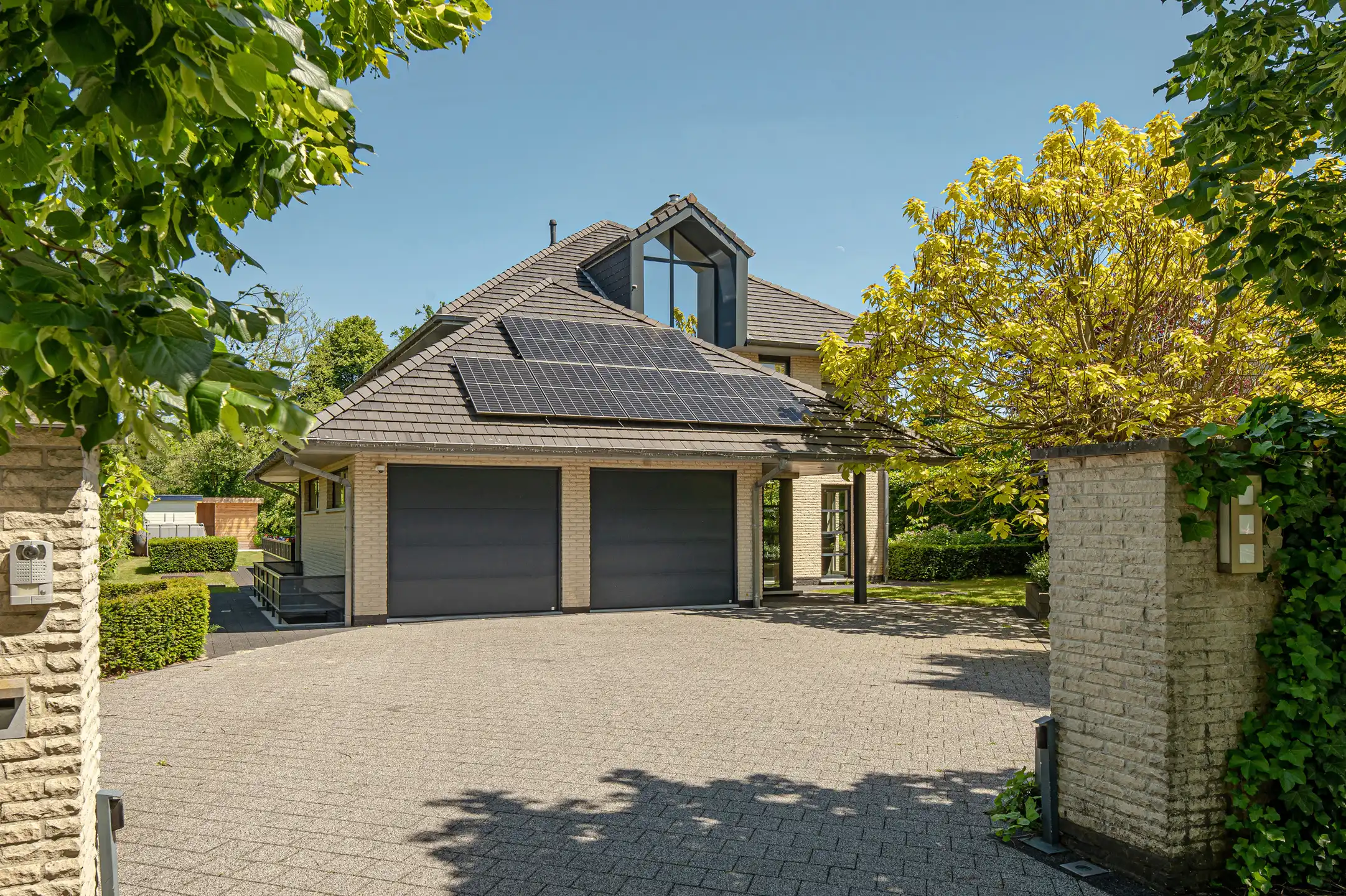 Eigentijdse villa op ca. 1.246 m² te Brasschaat! foto 11