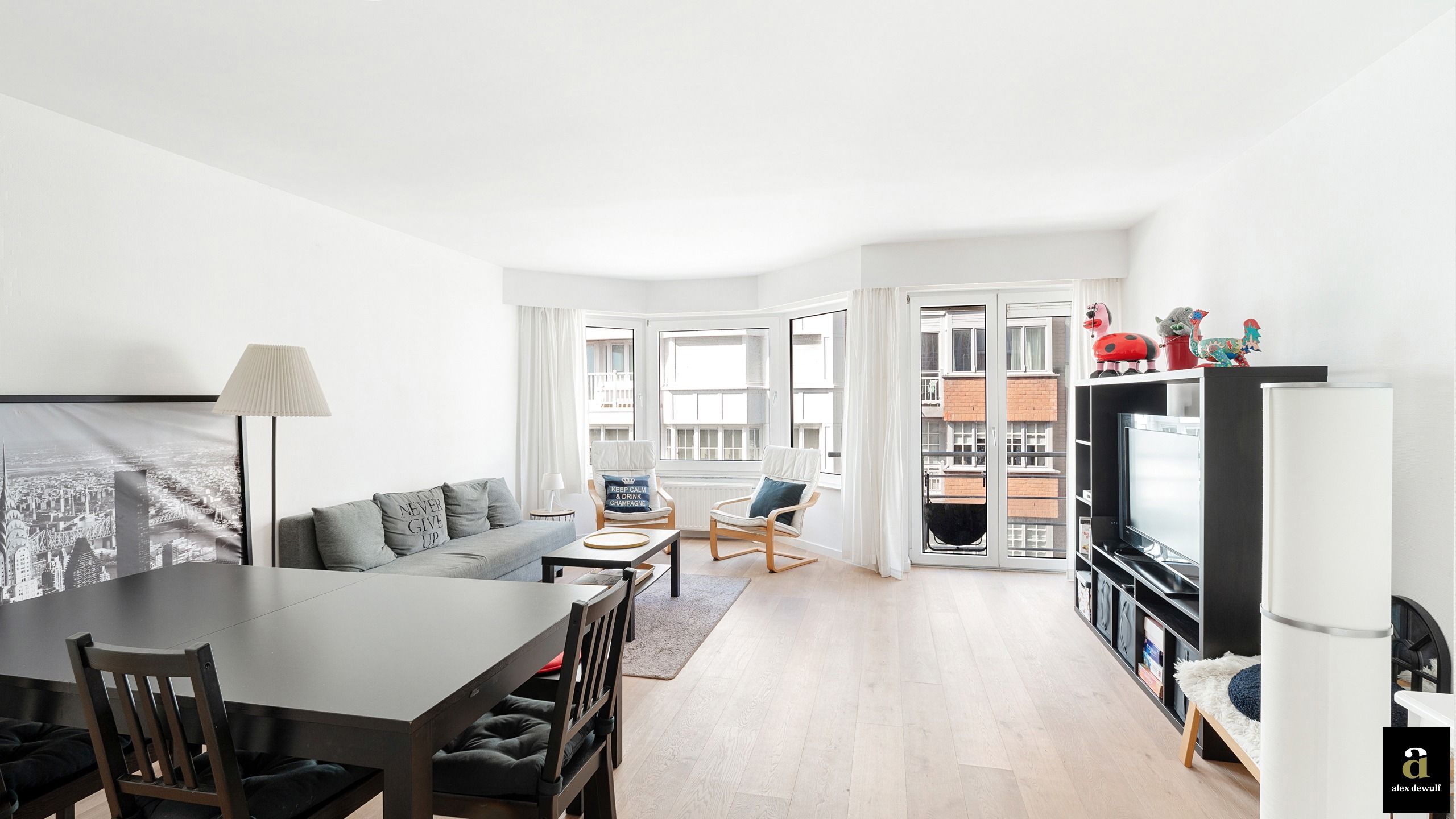 Instapklaar appartement met zijdelings zeezicht aan het Driehoeksplein [Zoute] foto 3