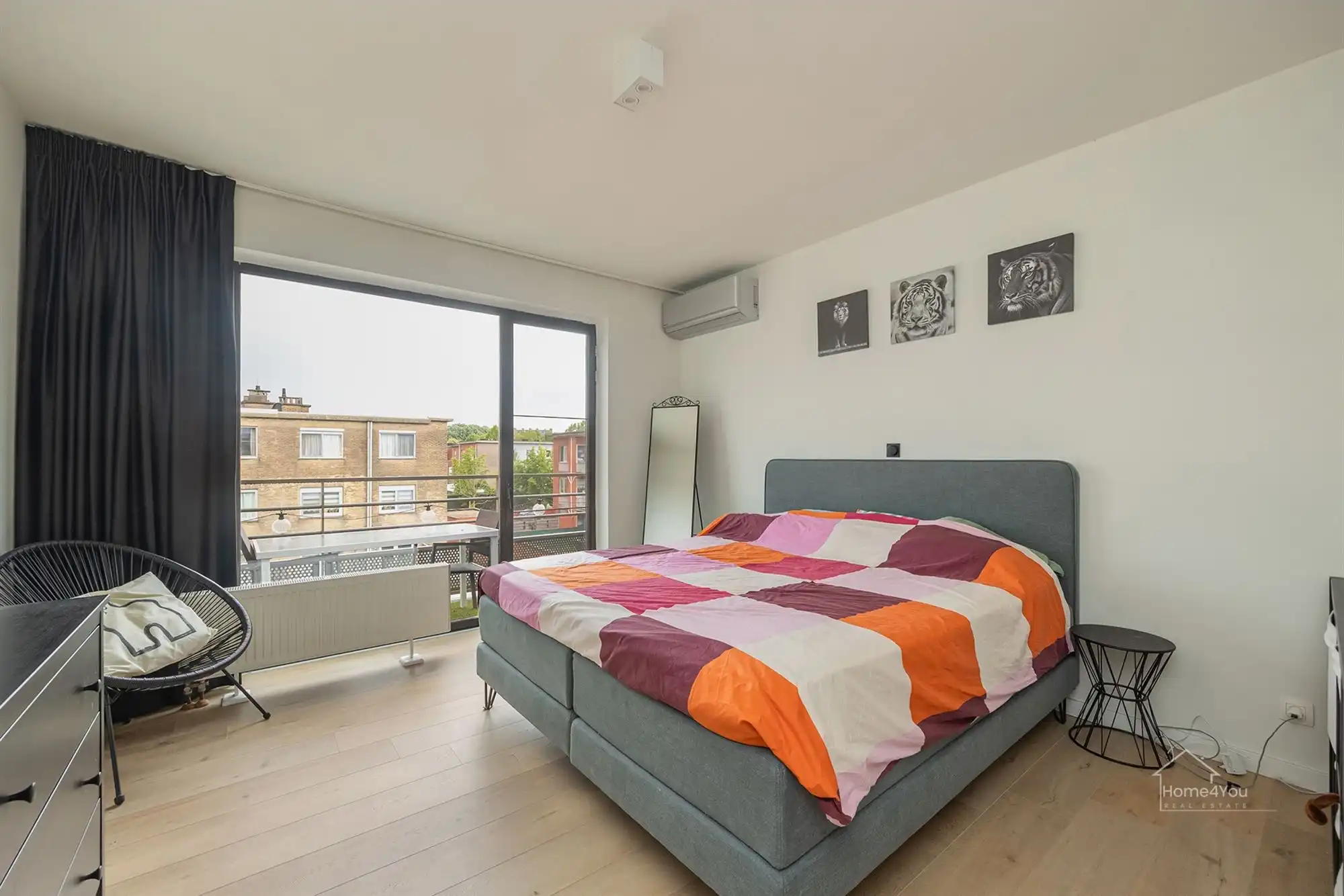 Ruim en lichtrijk appartement met terras + autostaanplaats foto 11