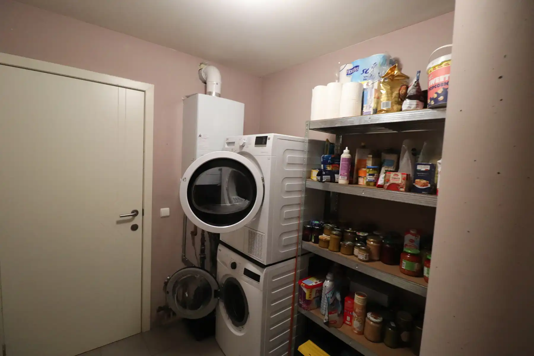 Gelijkvloers appartement met slaapkamer en berging. foto 10