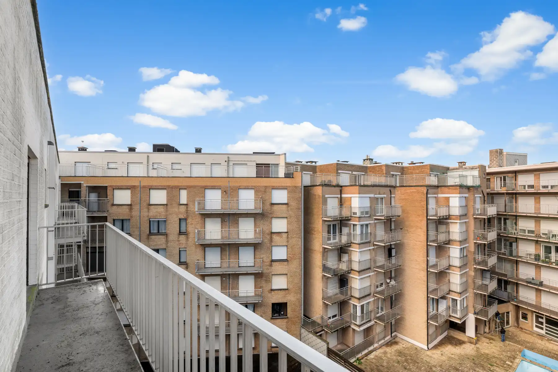 Ruim en zonnig appartement met terras vlakbij zee foto 14