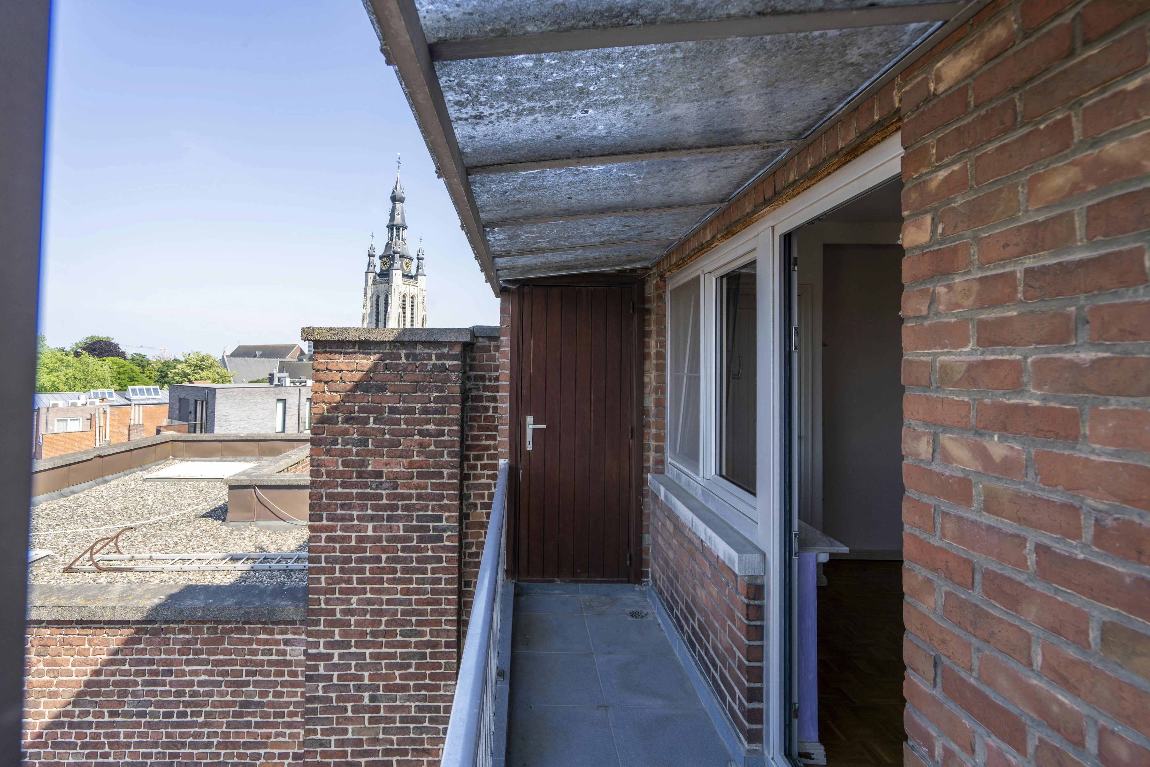 Ruim Appartement met zicht op de Grote Markt van Kortrijk foto 16
