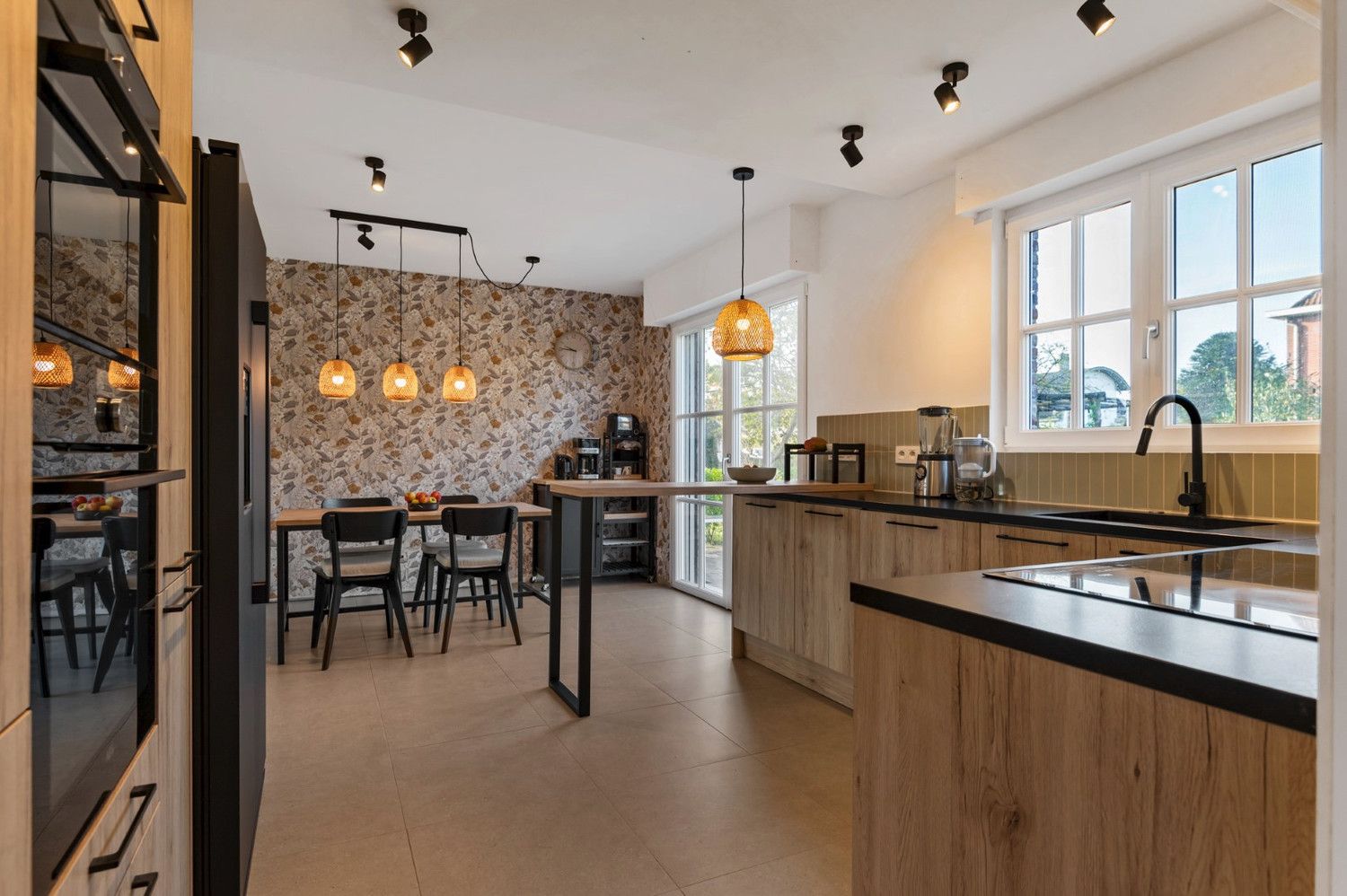 VOLLEDIG GERENOVEERDE WONING OP TOPLOCATIE! foto 10