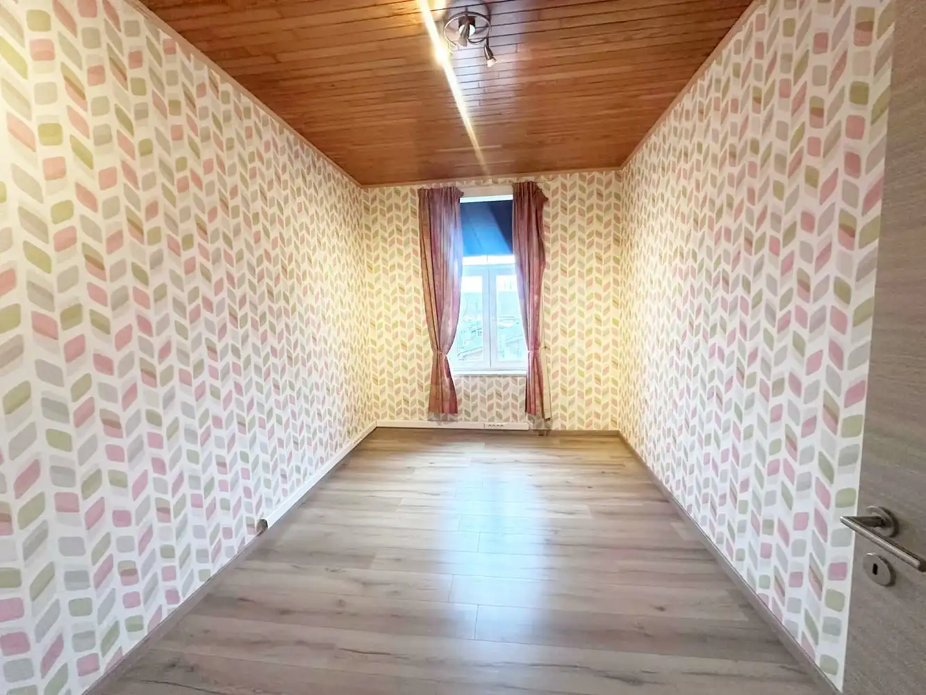 Verrassend ruime instapklare woning met 6 slaapkamers en zonnige tuin – hartje Meerbeke foto 18